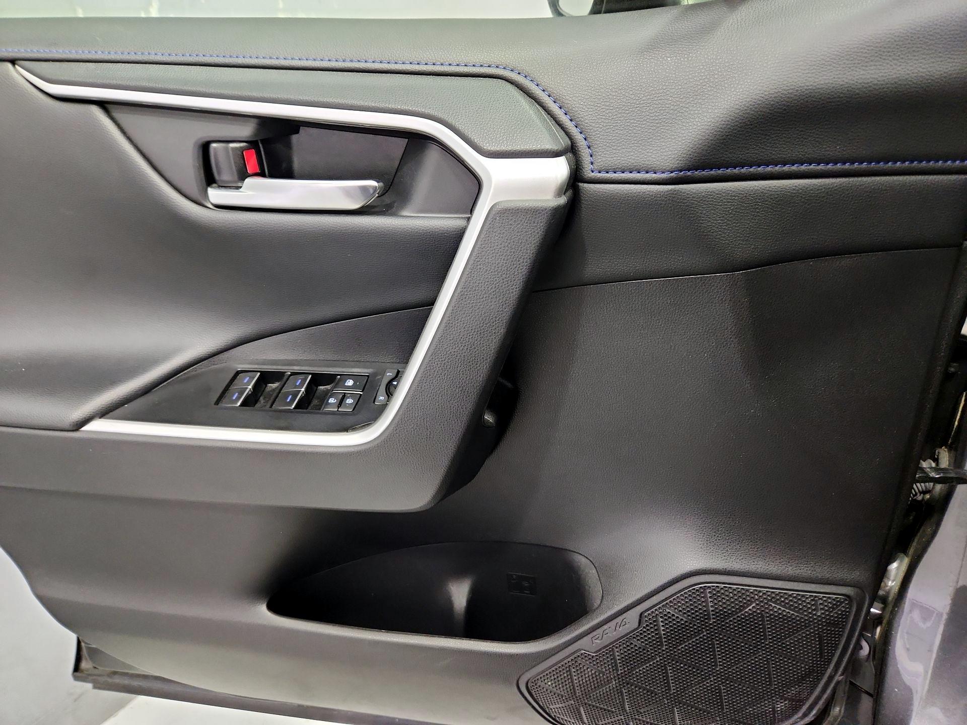 Thumbnail: 2022 Toyota RAV4 - 12