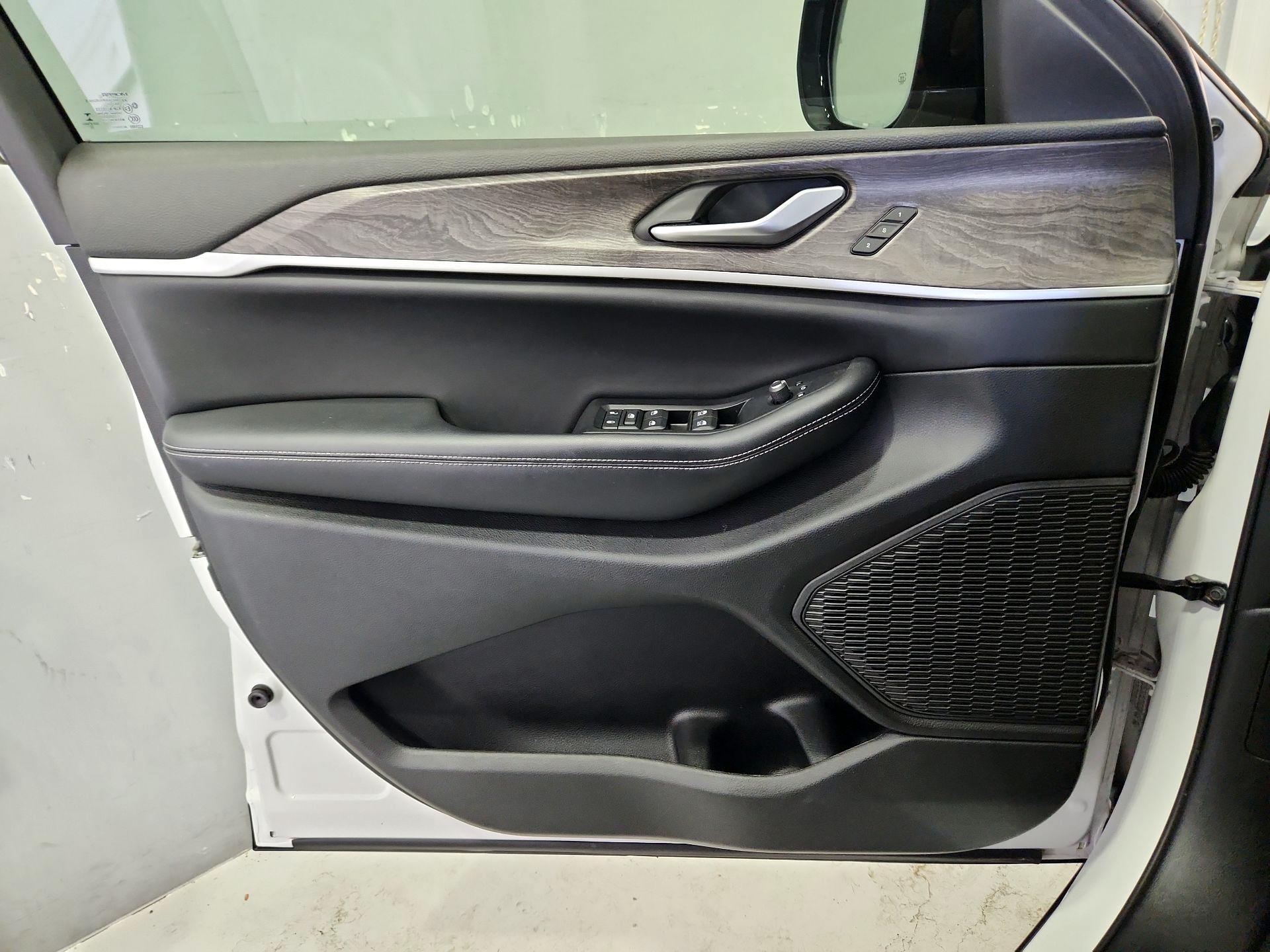 Thumbnail: 2023 Jeep Grand Cherokee - 12