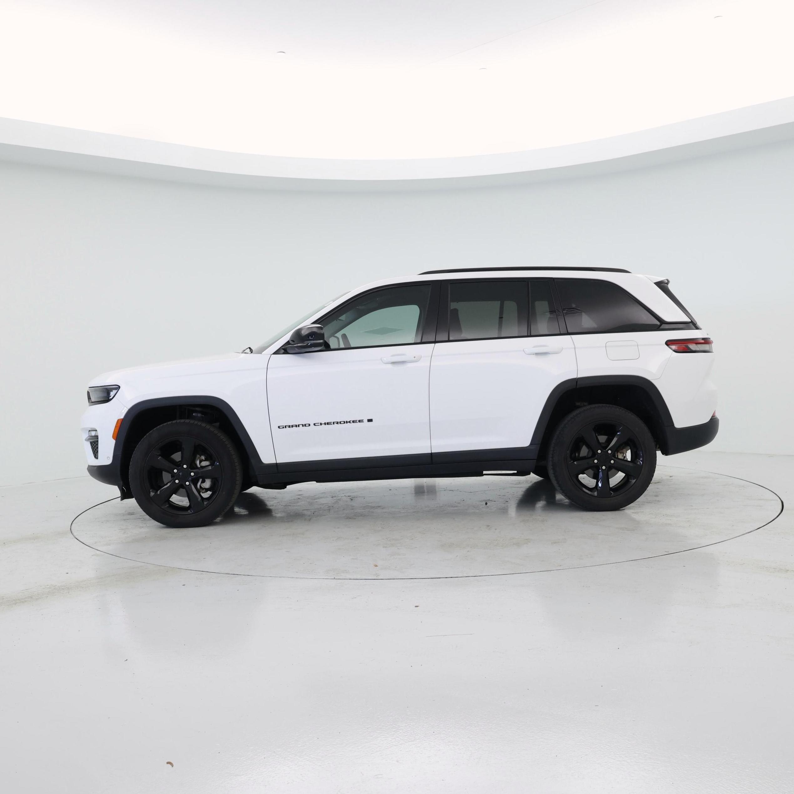 Thumbnail: 2023 Jeep Grand Cherokee - 3