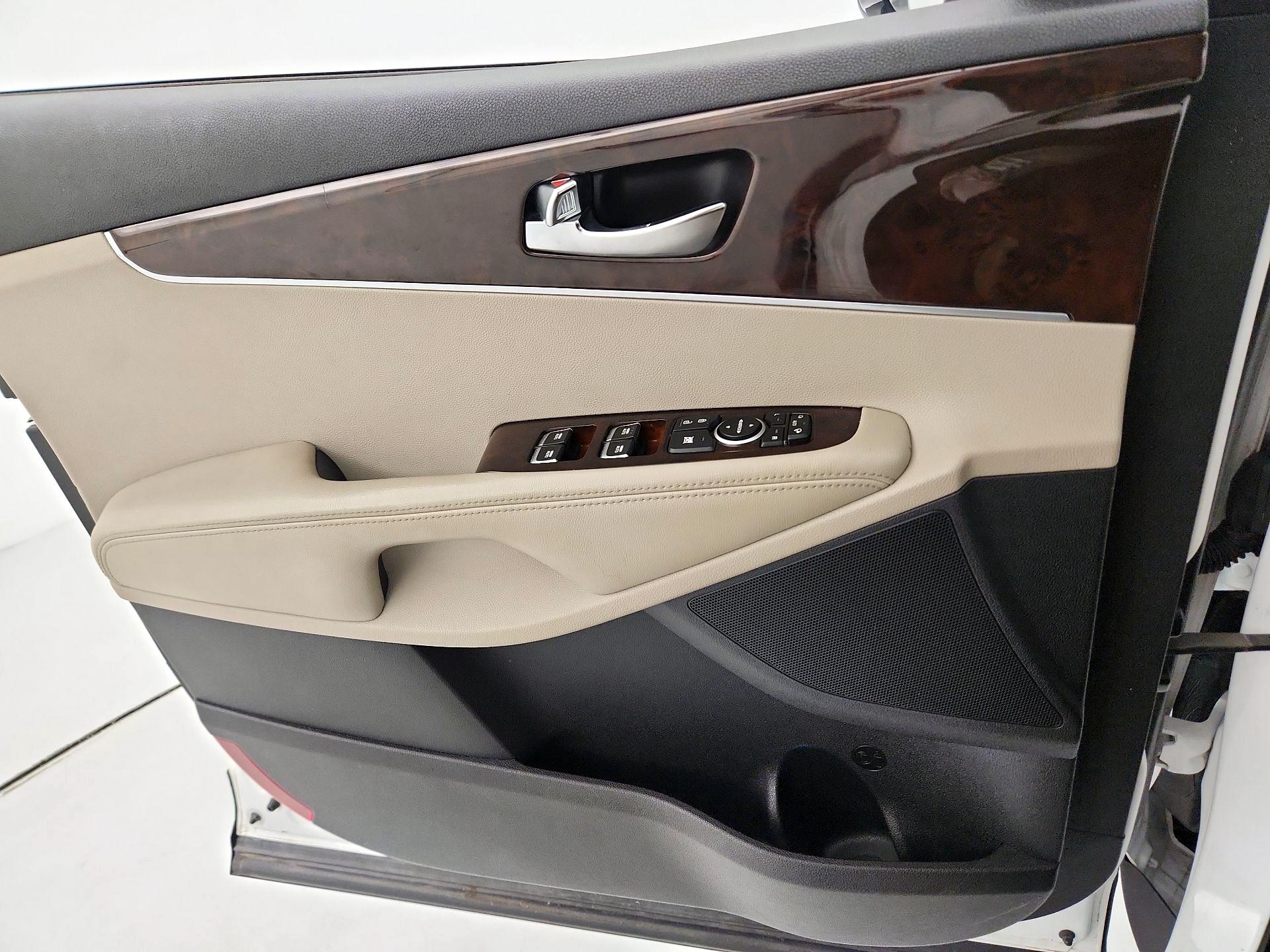 Thumbnail: 2016 Kia Sorento - 12