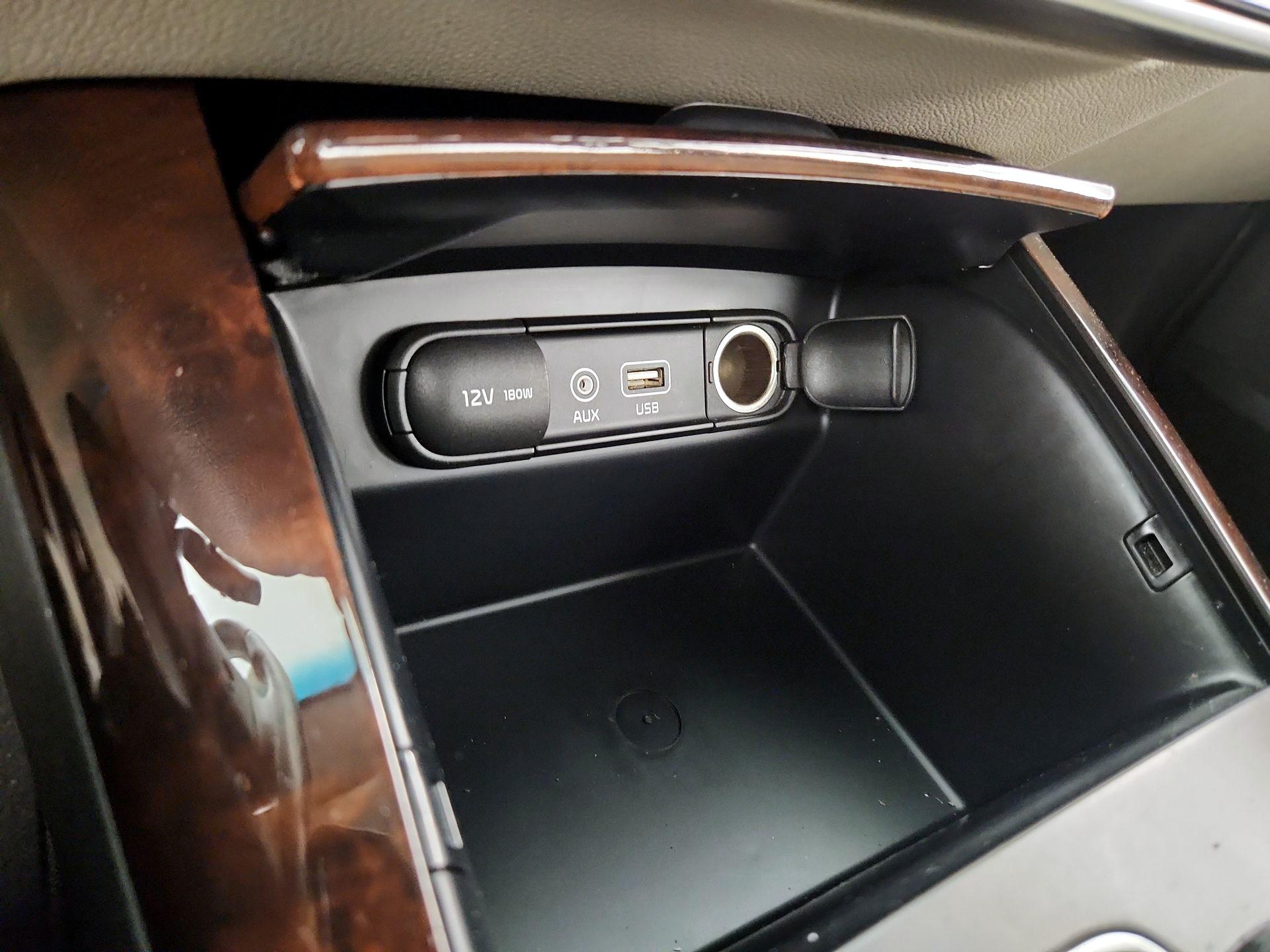 Thumbnail: 2016 Kia Sorento - 18