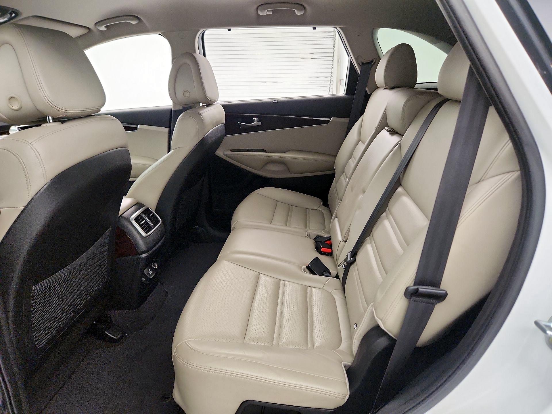Thumbnail: 2016 Kia Sorento - 19