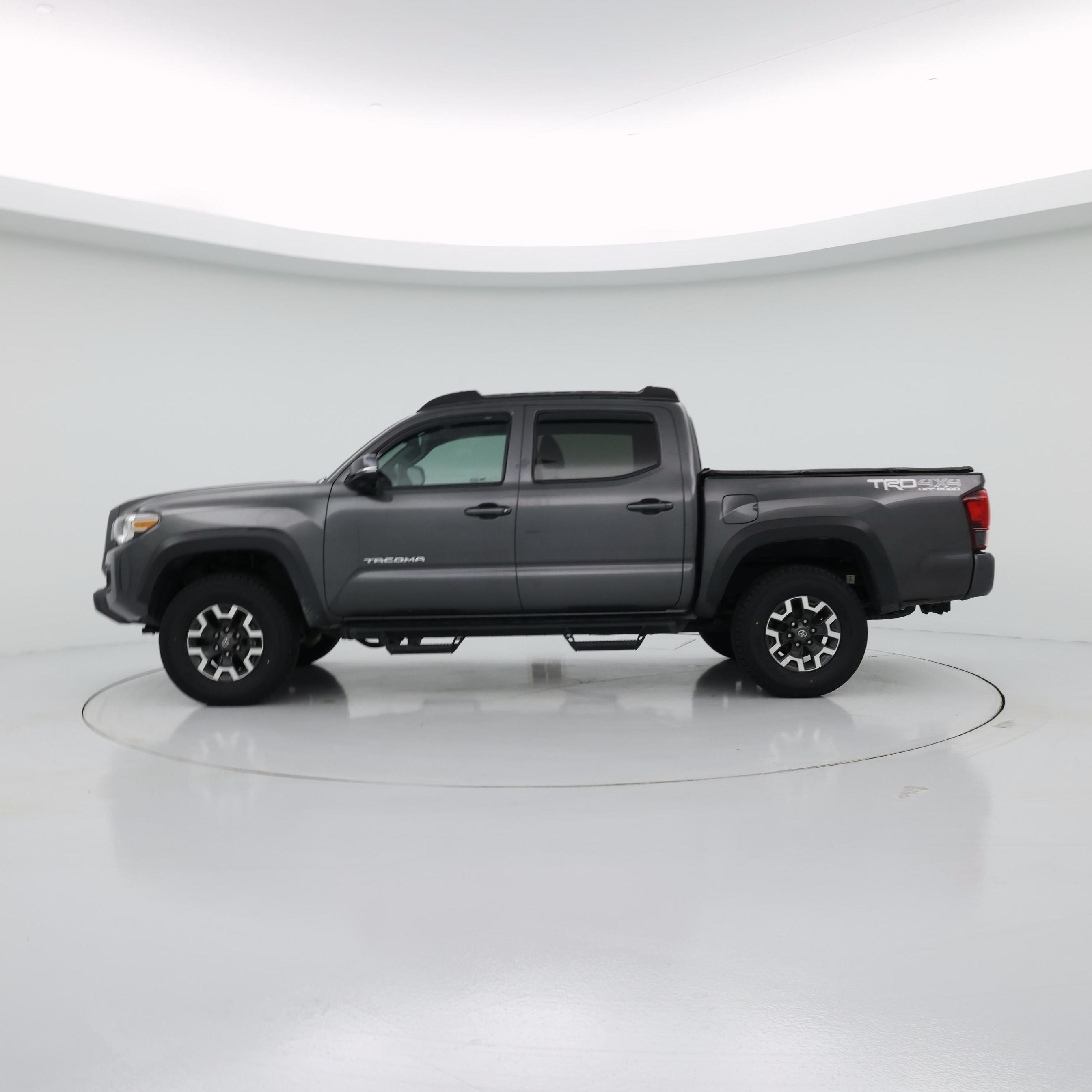Thumbnail: 2019 Toyota Tacoma - 3
