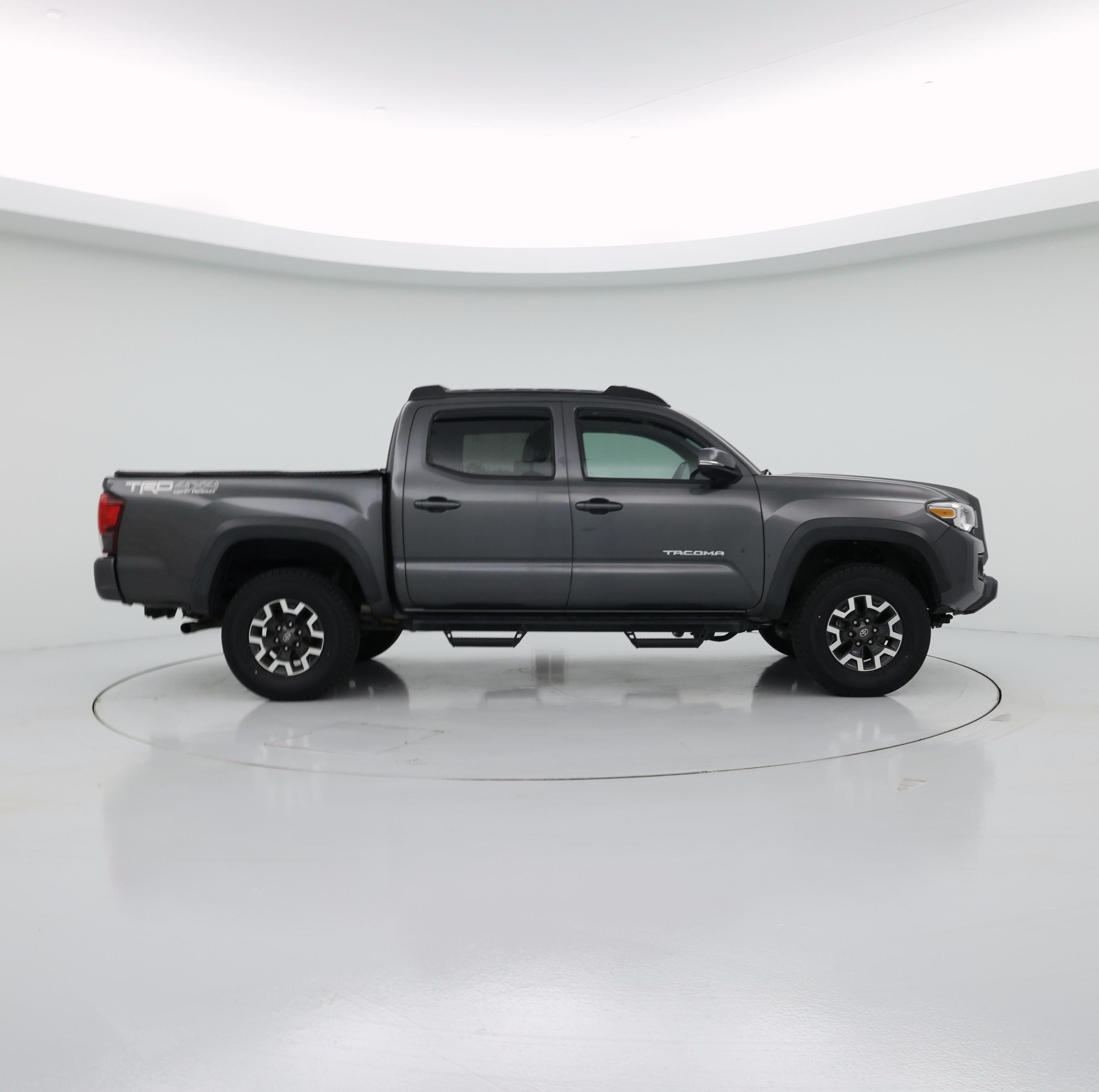 Thumbnail: 2019 Toyota Tacoma - 7
