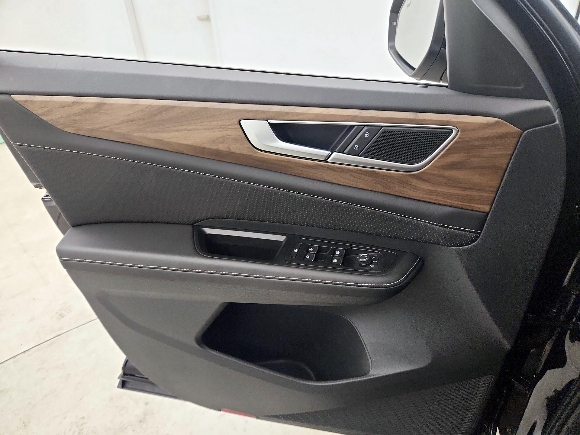 Thumbnail: 2025 Volkswagen Atlas - 12