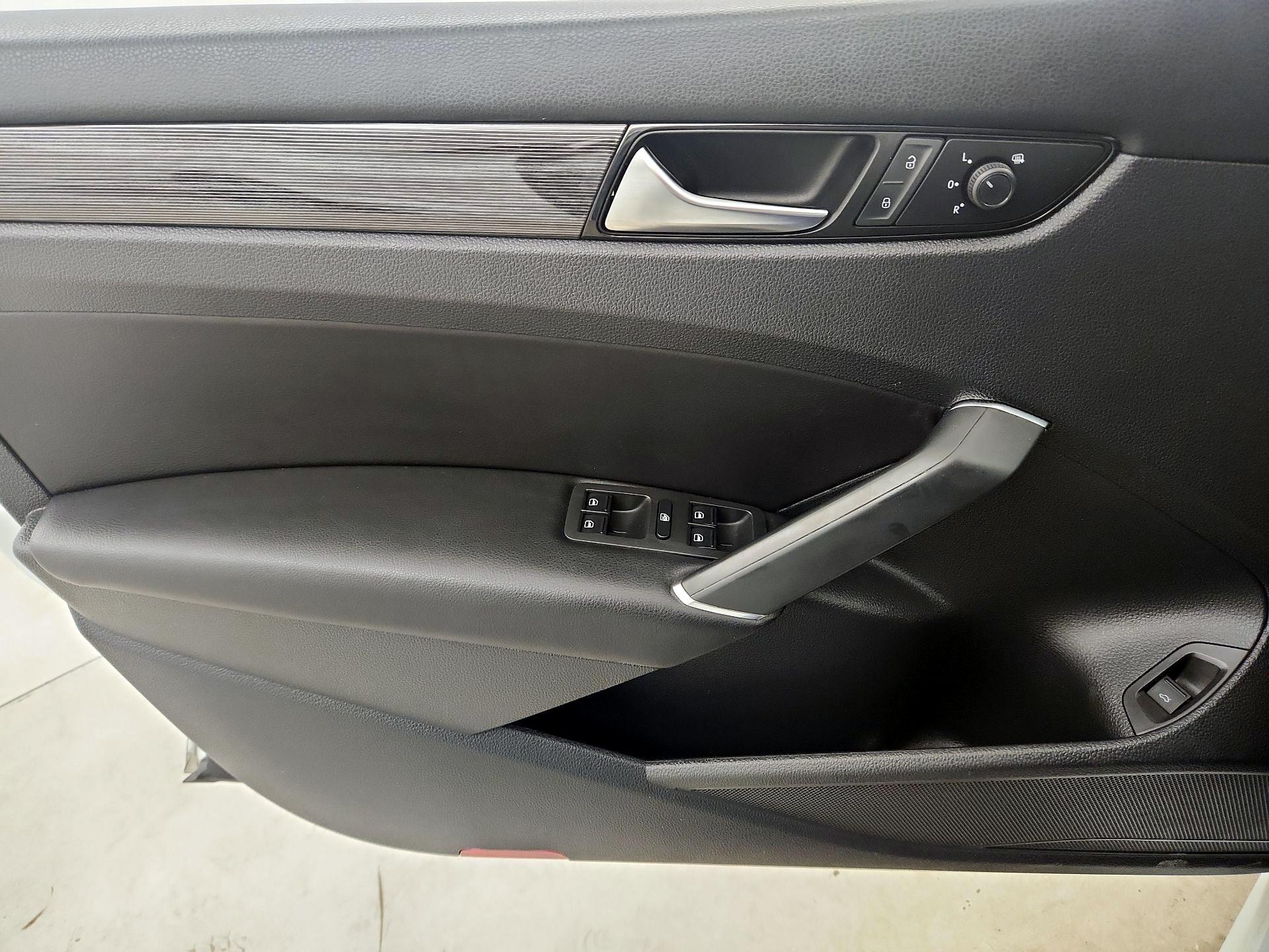 Thumbnail: 2020 Volkswagen Passat - 10