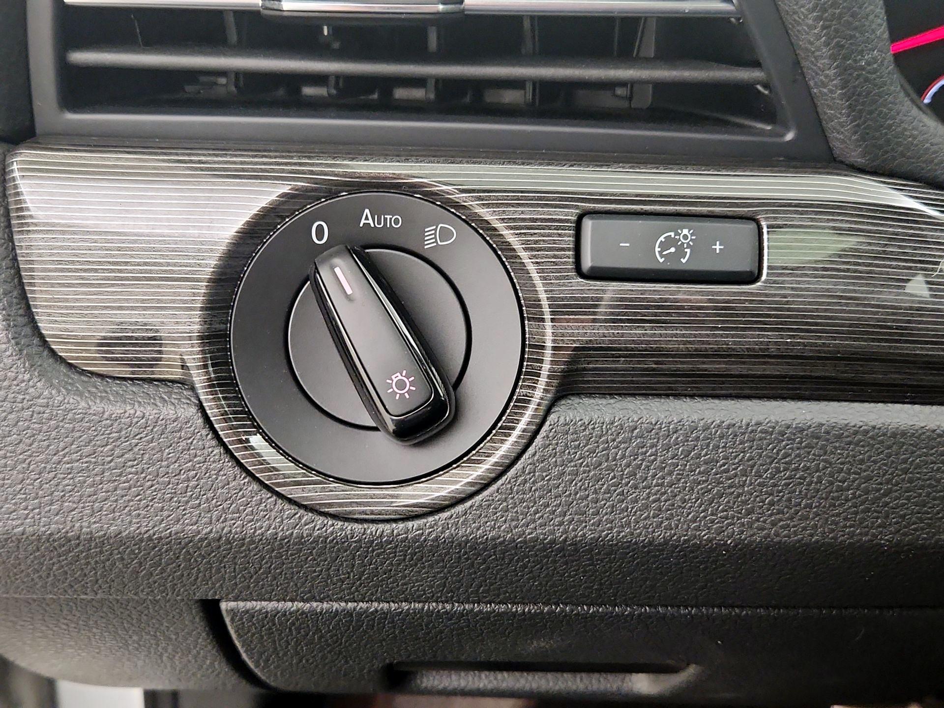 Thumbnail: 2020 Volkswagen Passat - 11