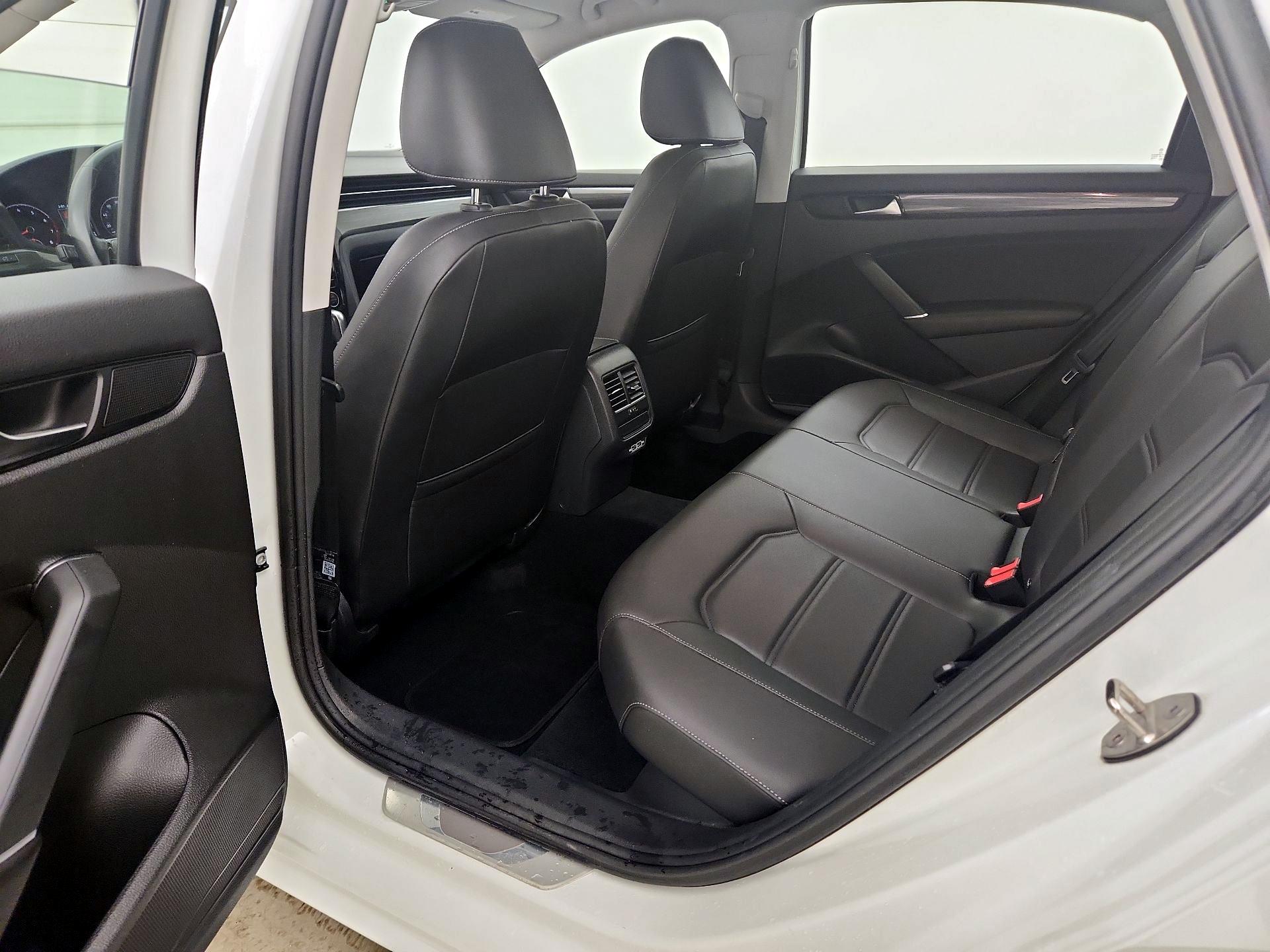 Thumbnail: 2020 Volkswagen Passat - 18