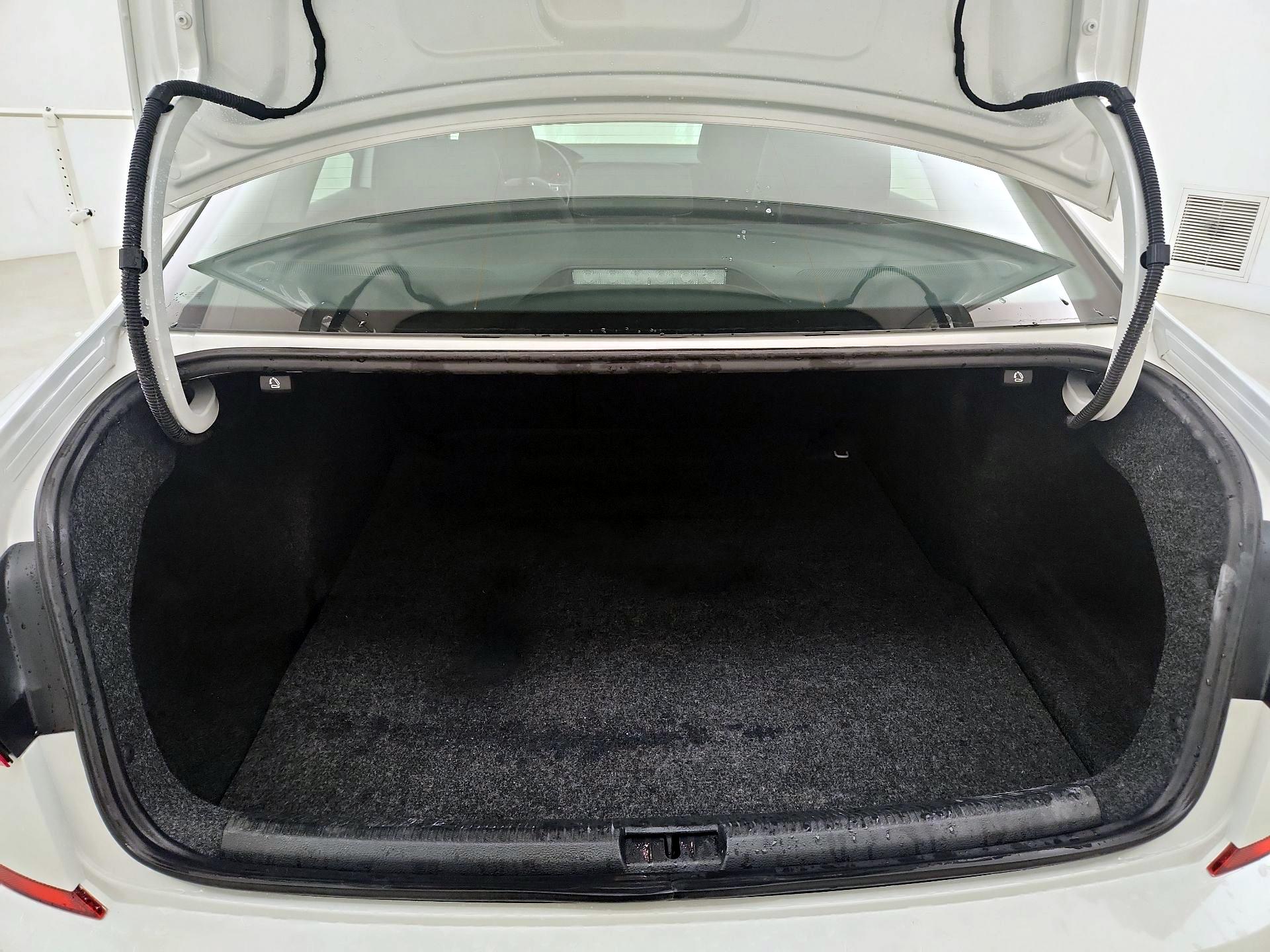 Thumbnail: 2020 Volkswagen Passat - 19