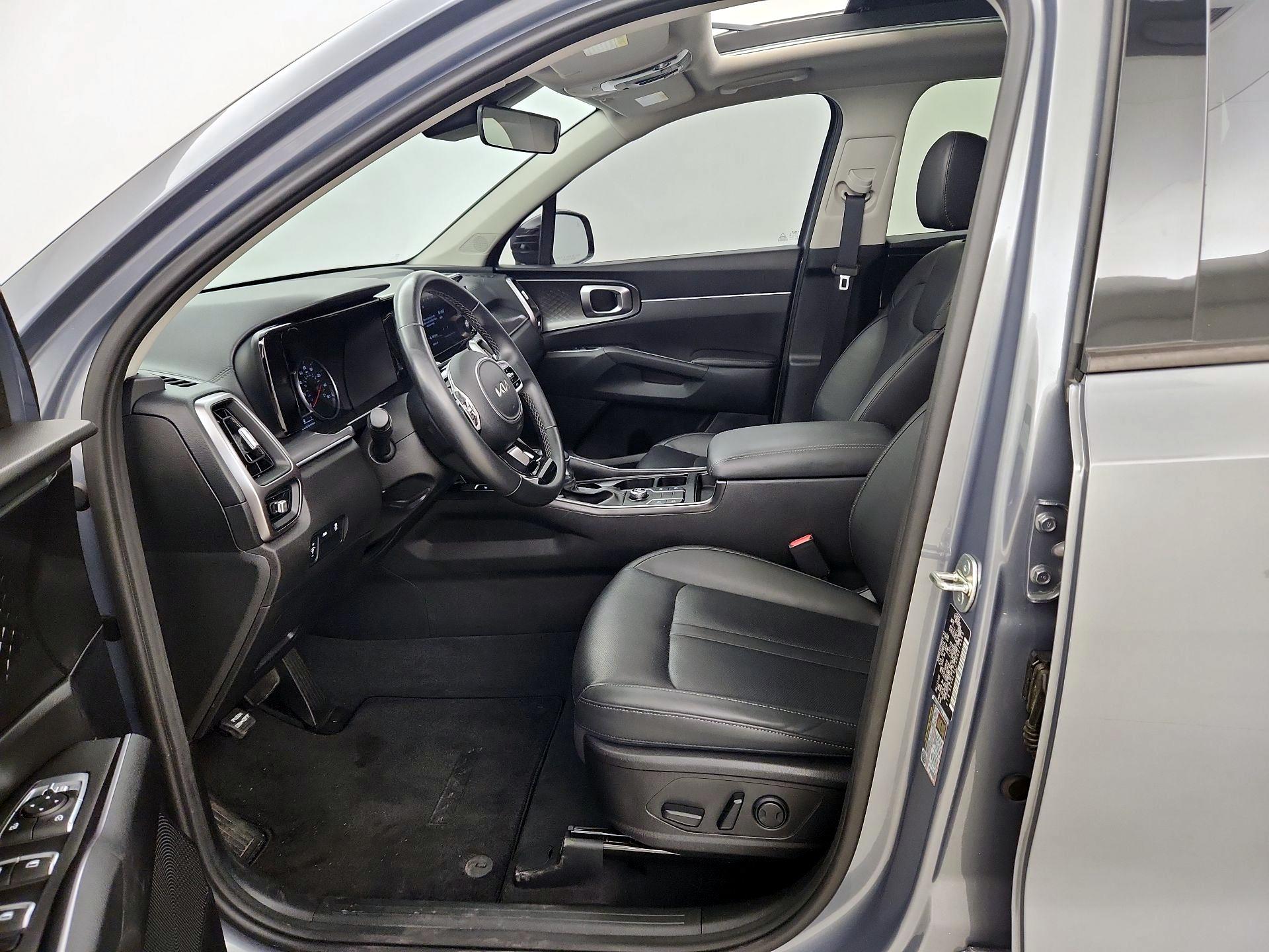 Thumbnail: 2023 Kia Sorento - 11