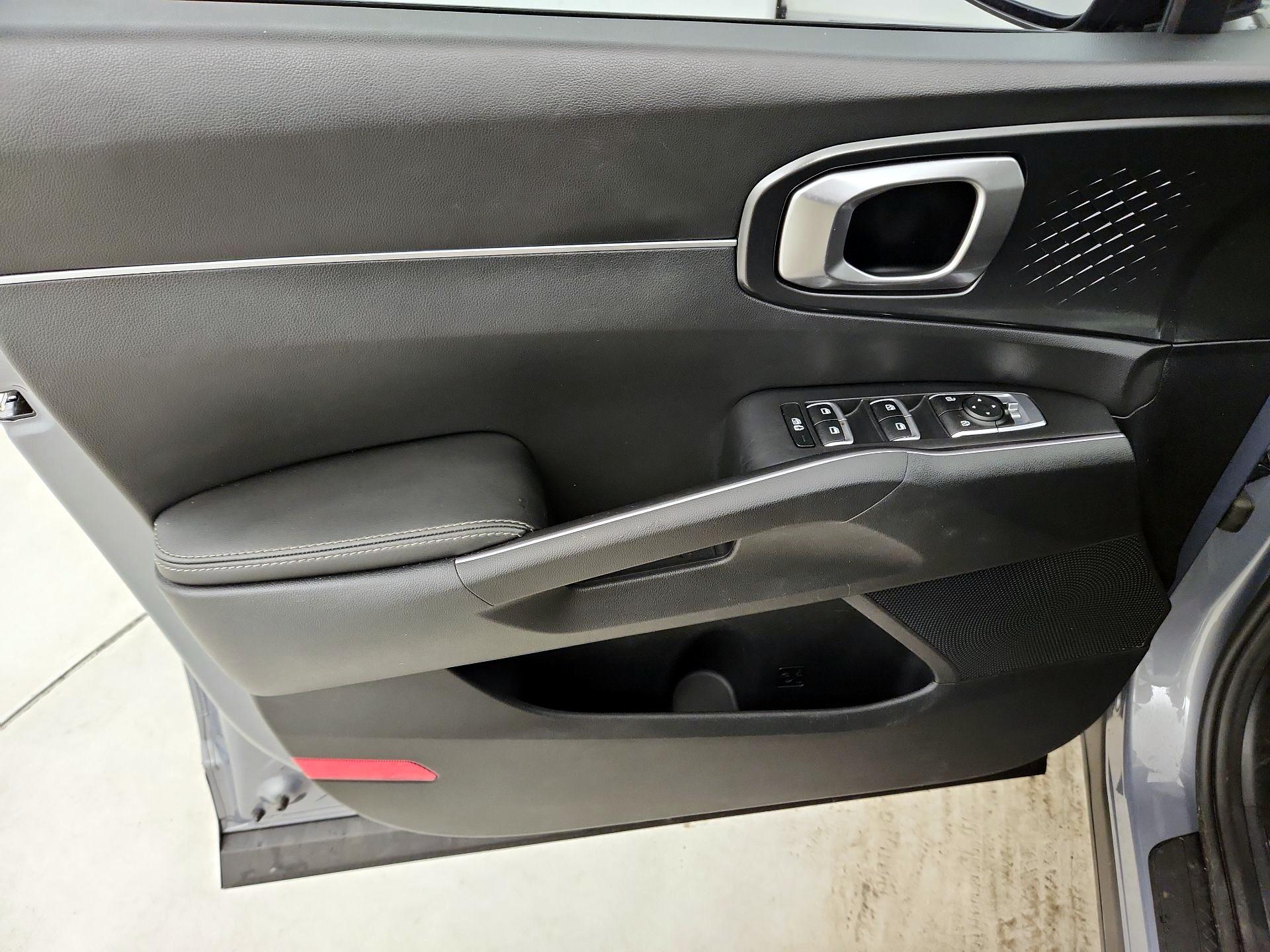 Thumbnail: 2023 Kia Sorento - 12