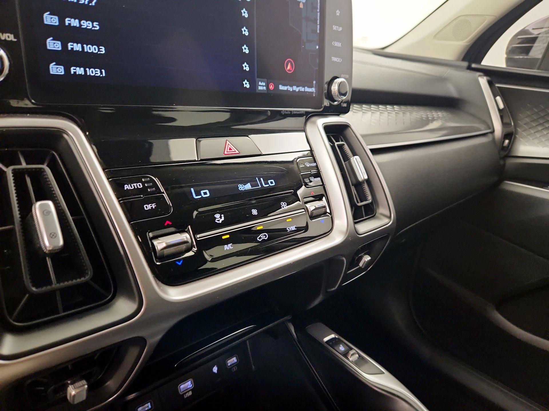 Thumbnail: 2023 Kia Sorento - 17