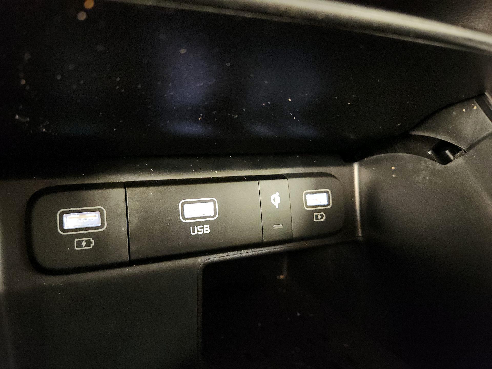 Thumbnail: 2023 Kia Sorento - 19