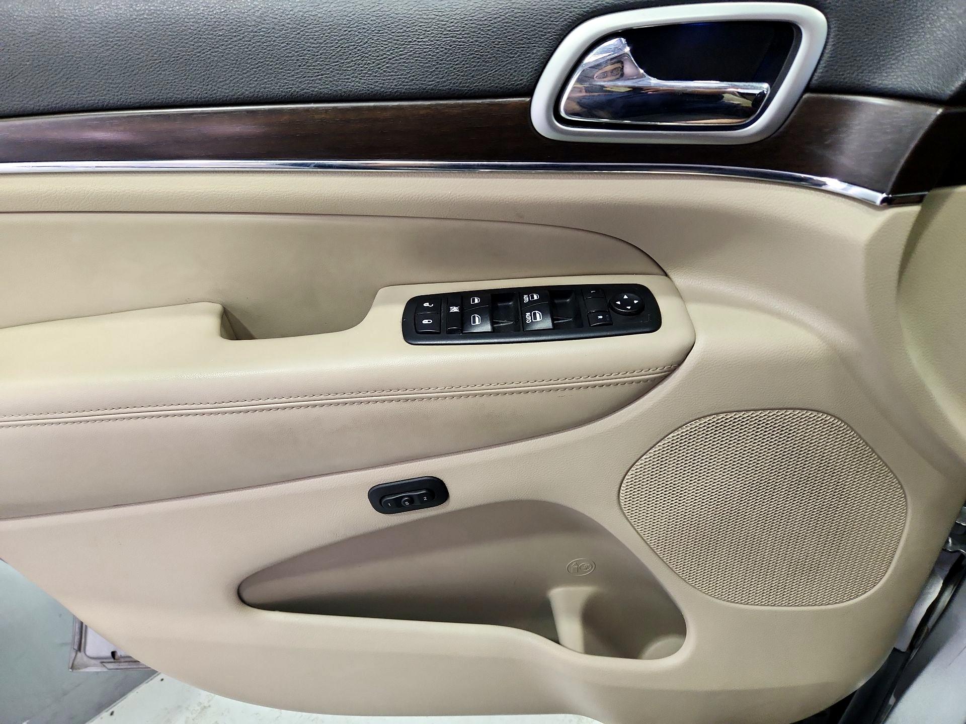 Thumbnail: 2018 Jeep Grand Cherokee - 12