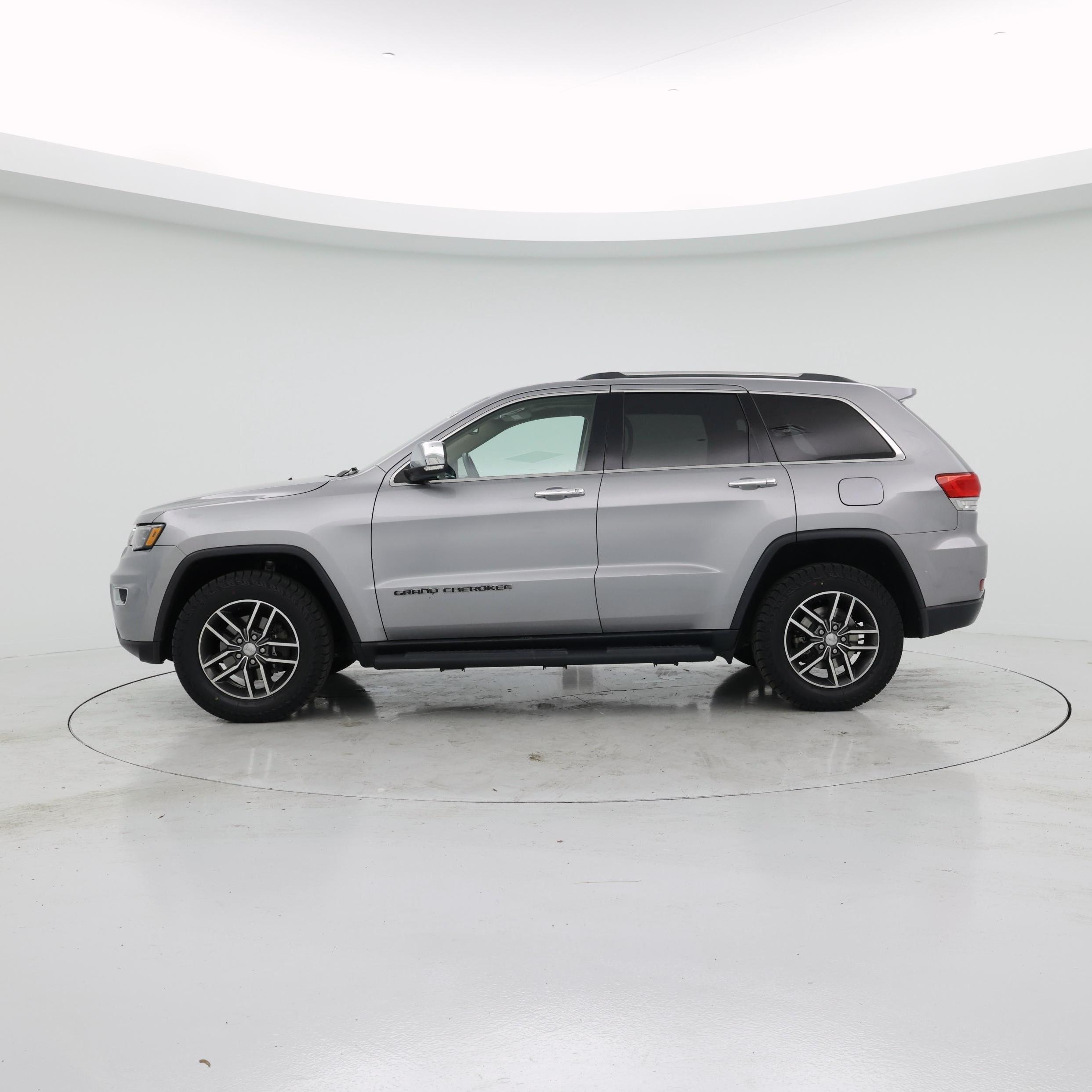 Thumbnail: 2018 Jeep Grand Cherokee - 3