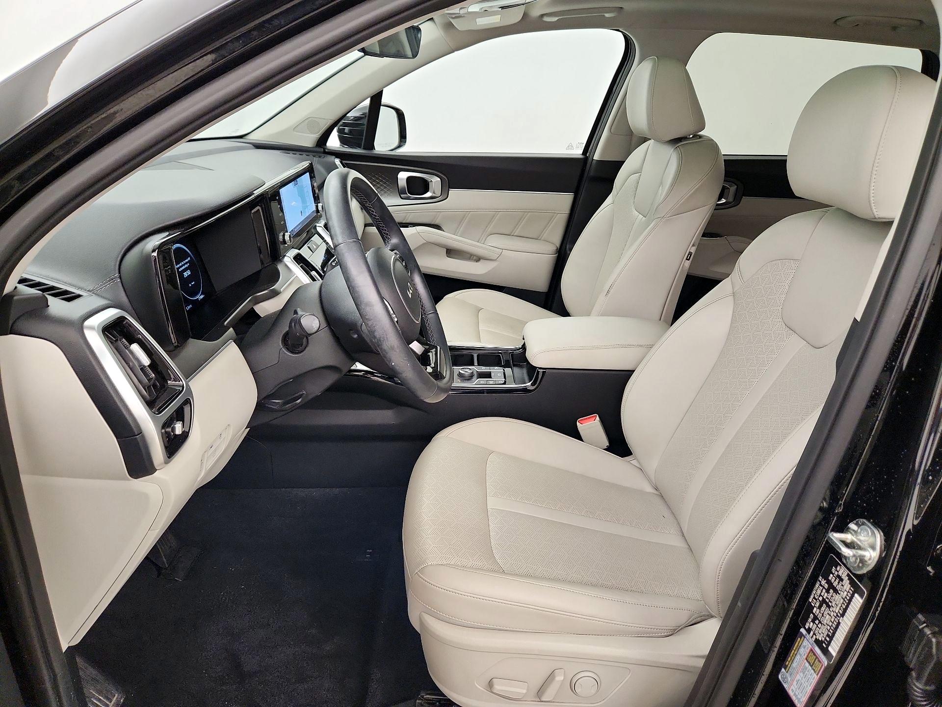 Thumbnail: 2023 Kia Sorento - 11