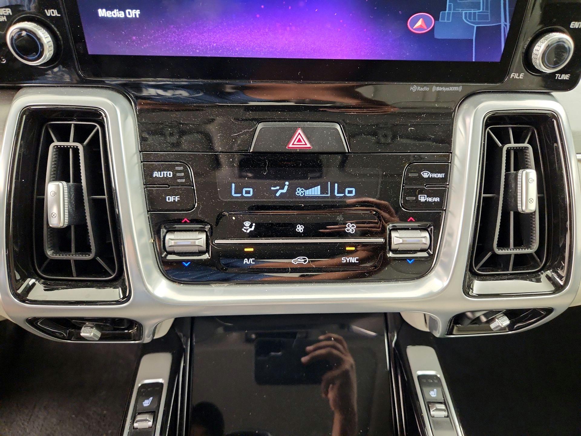 Thumbnail: 2023 Kia Sorento - 17