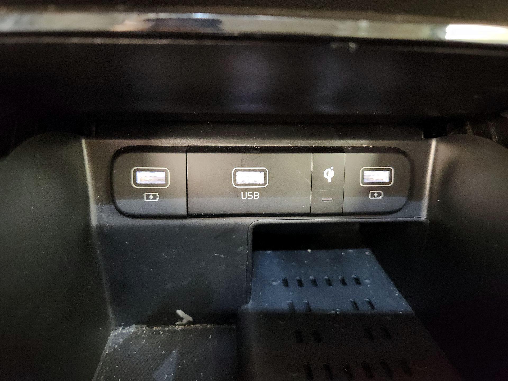 Thumbnail: 2023 Kia Sorento - 19