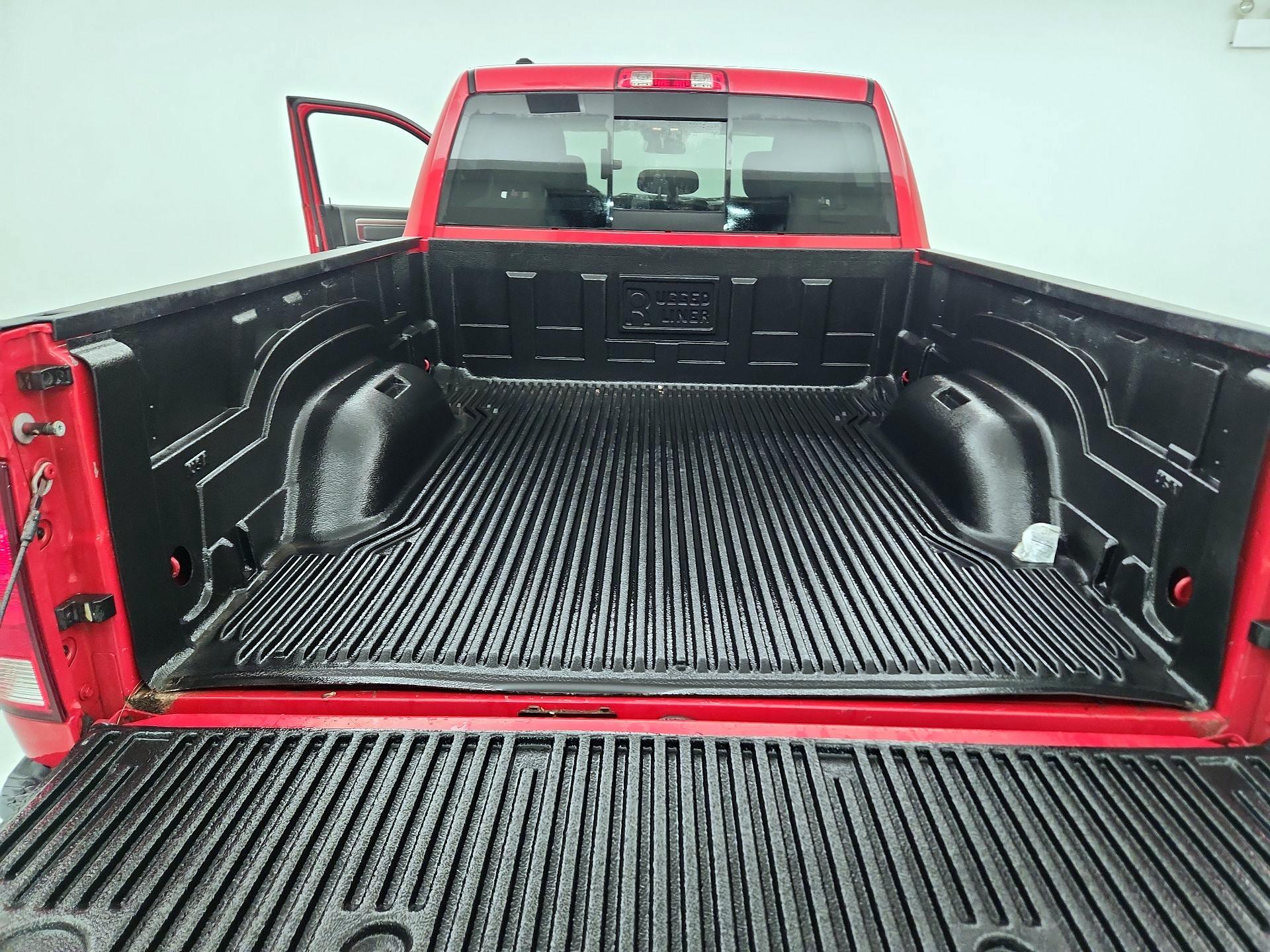 Thumbnail: 2020 RAM 1500 Classic - 18