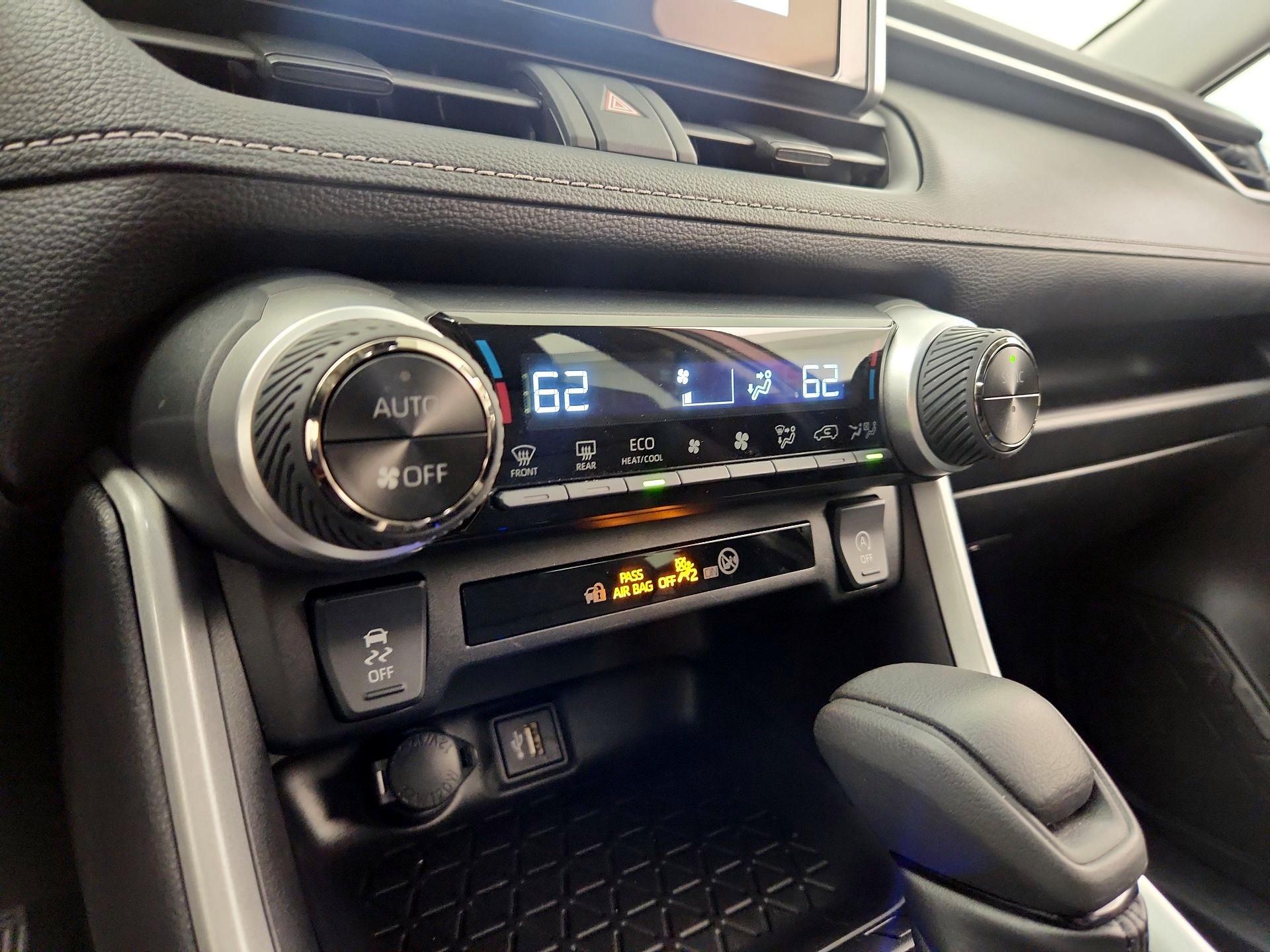 Thumbnail: 2025 Toyota RAV4 - 17