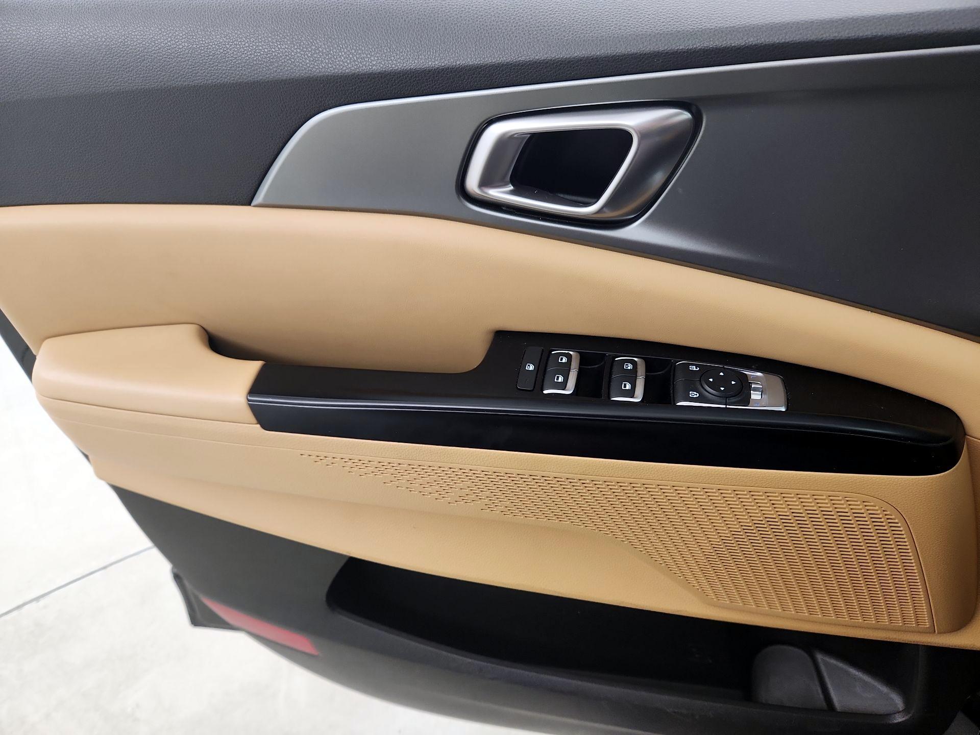 Thumbnail: 2022 Kia Carnival - 10