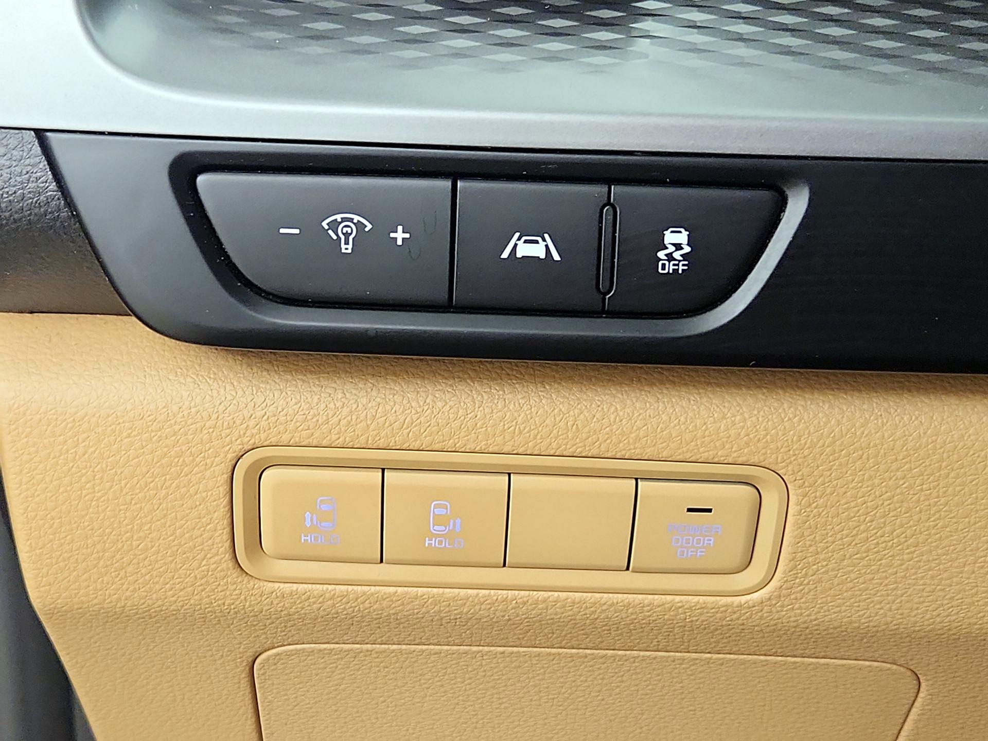 Thumbnail: 2022 Kia Carnival - 11