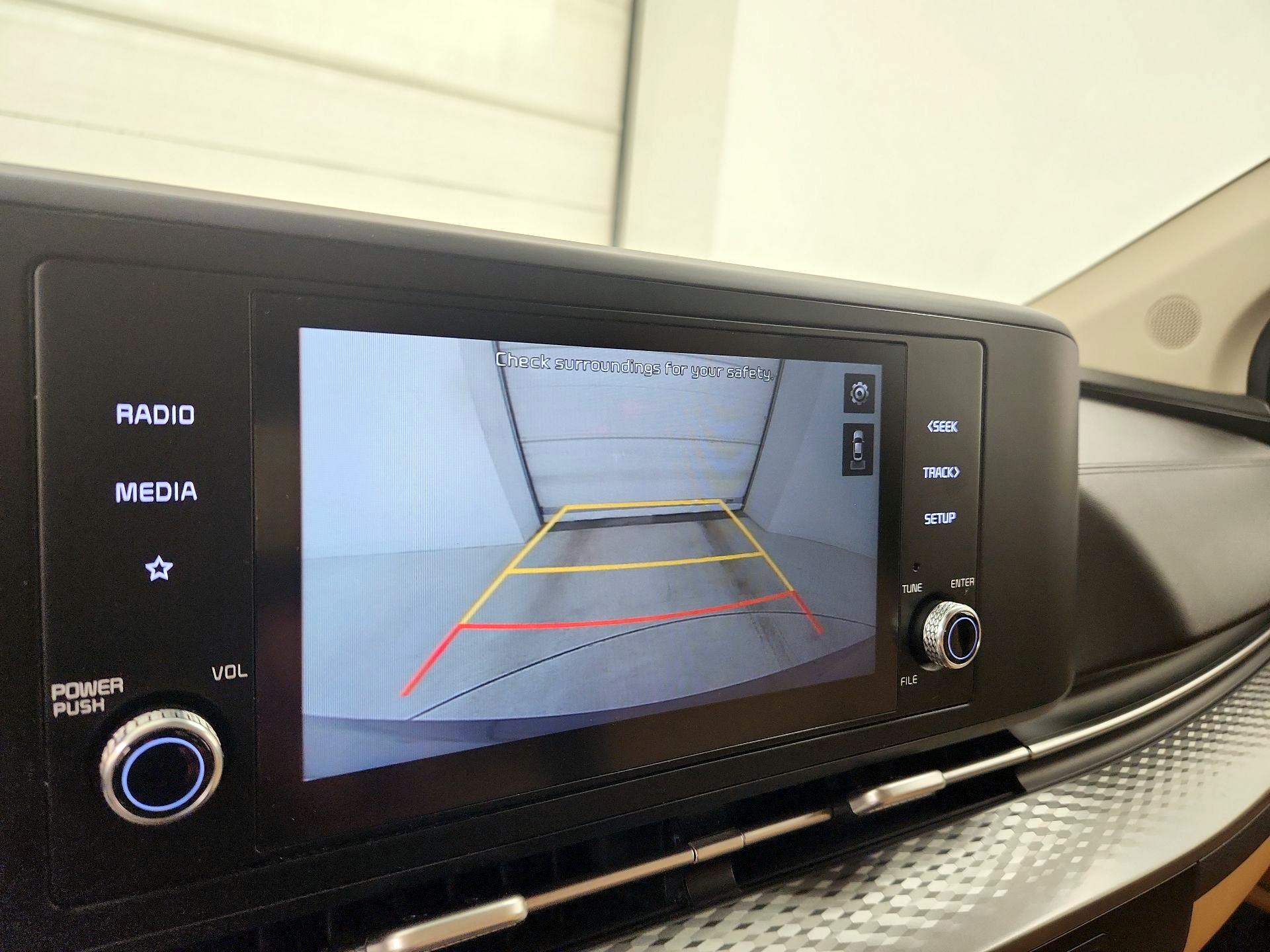 Thumbnail: 2022 Kia Carnival - 12