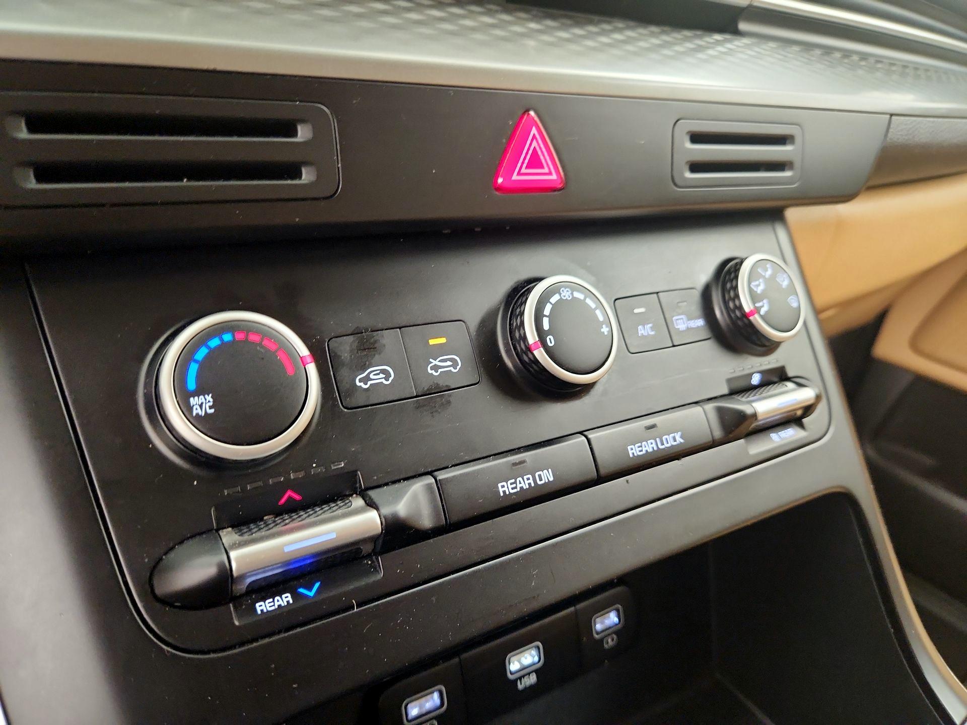 Thumbnail: 2022 Kia Carnival - 14