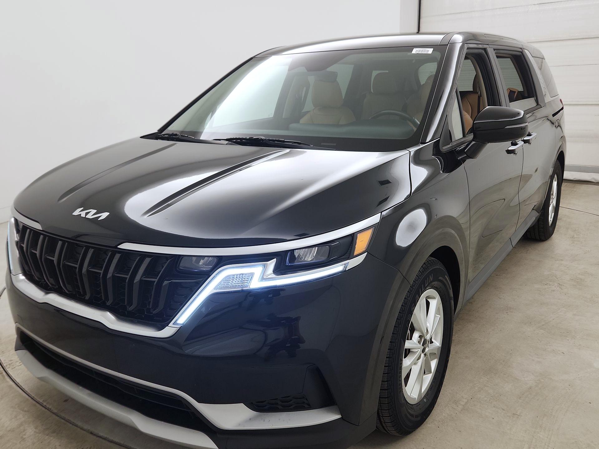 Thumbnail: 2022 Kia Carnival - 3