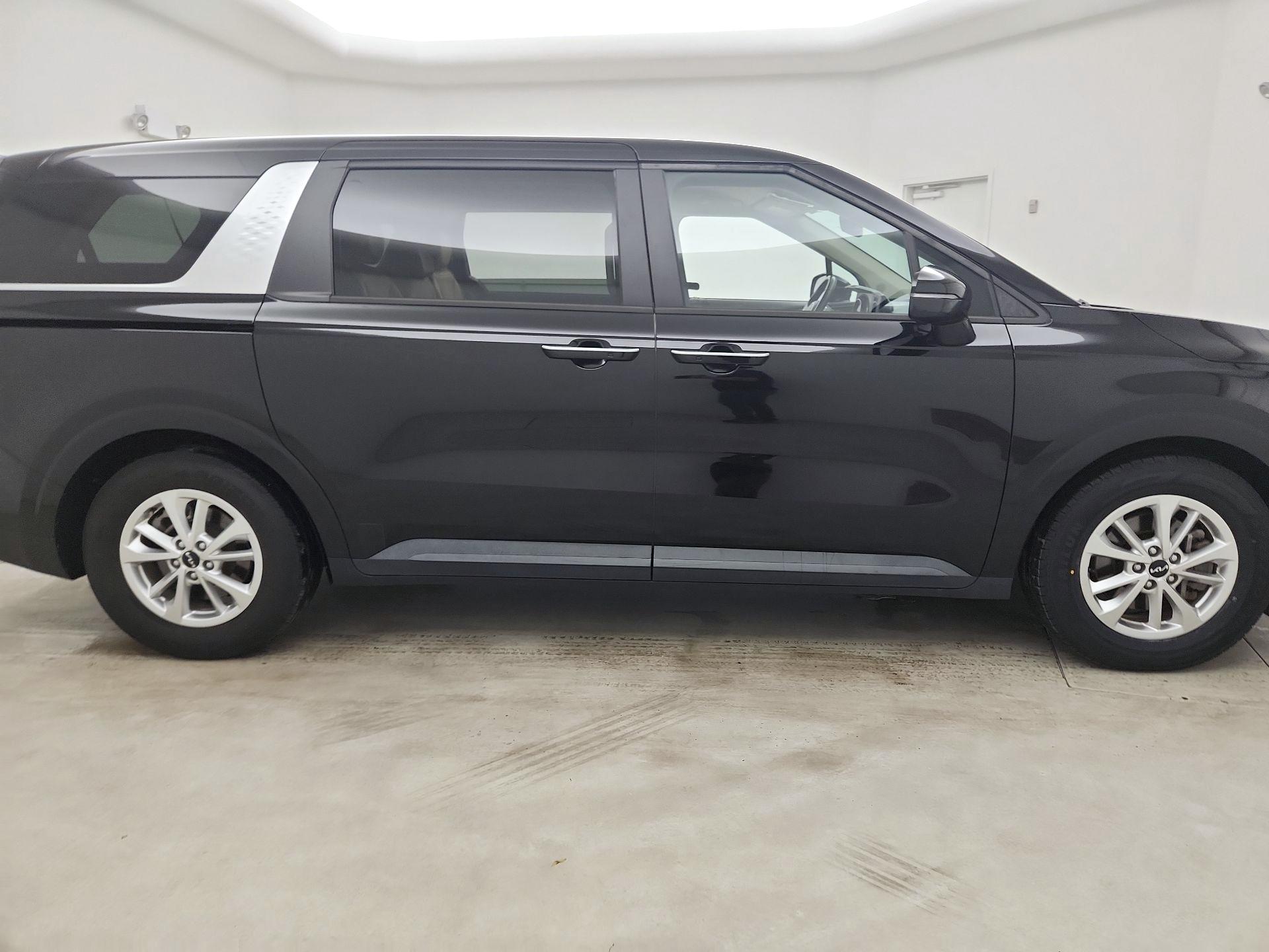 Thumbnail: 2022 Kia Carnival - 4