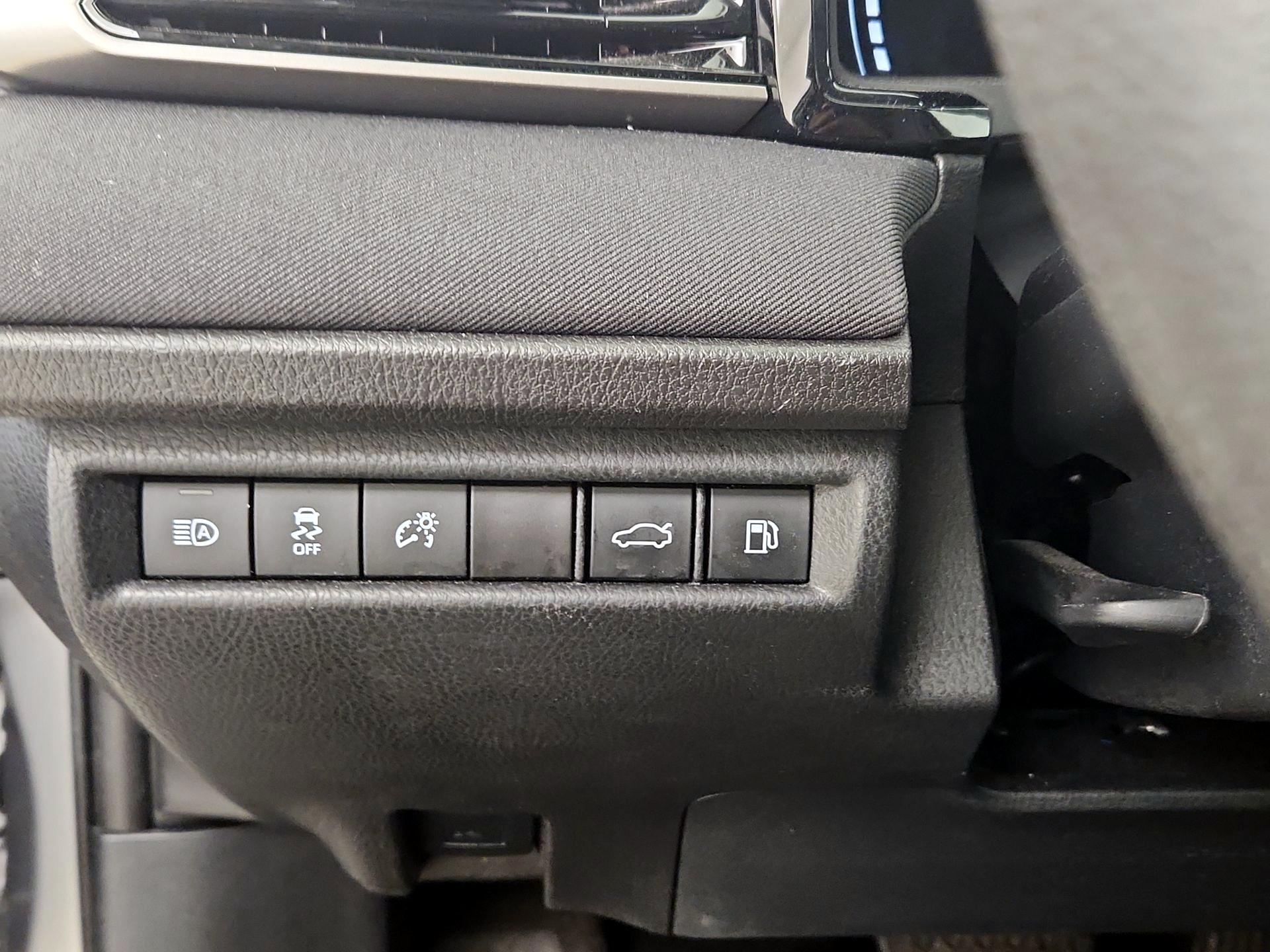 Thumbnail: 2025 Toyota Camry - 11