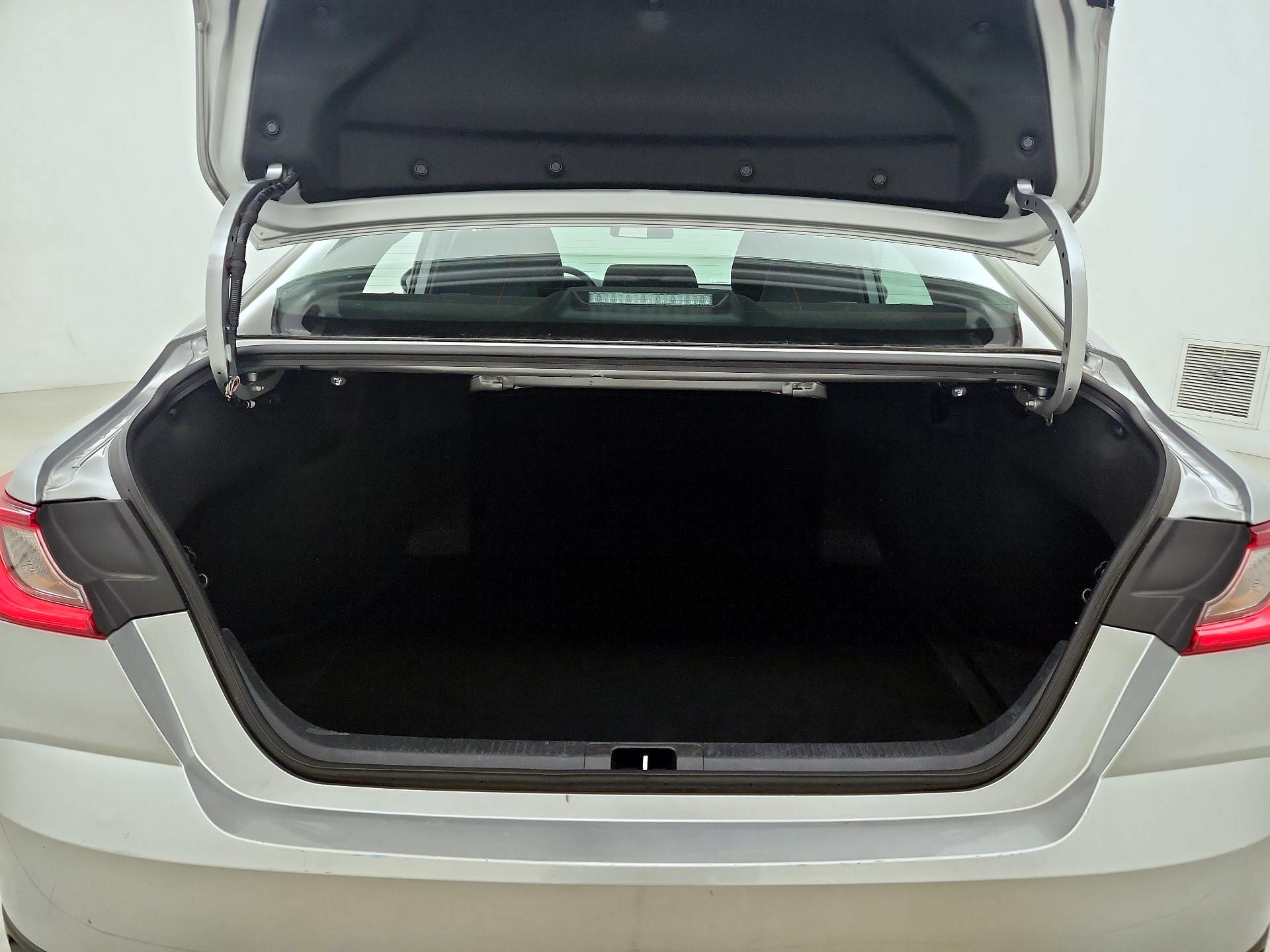 Thumbnail: 2025 Toyota Camry - 18