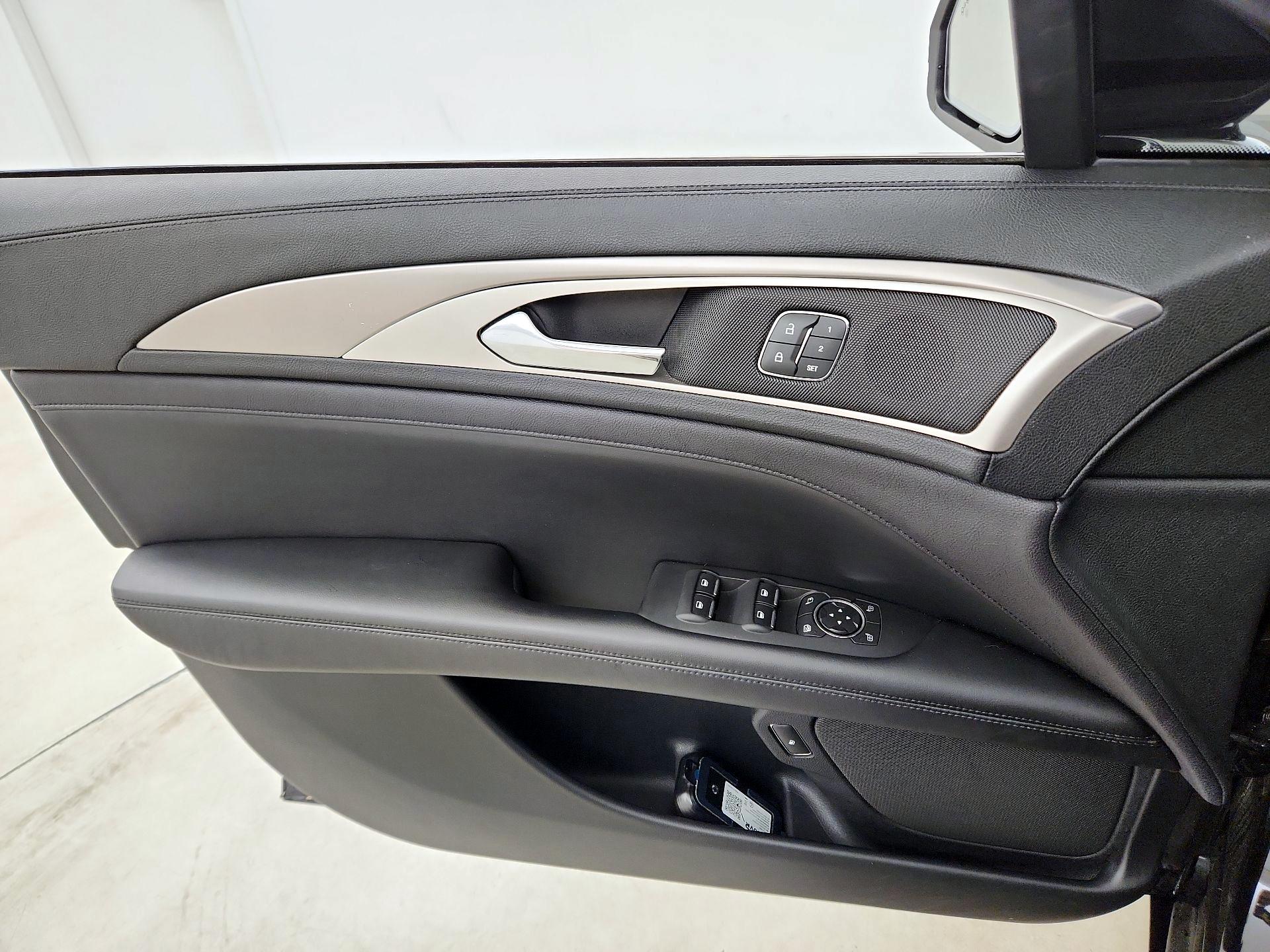 Thumbnail: 2020 Lincoln MKZ - 12