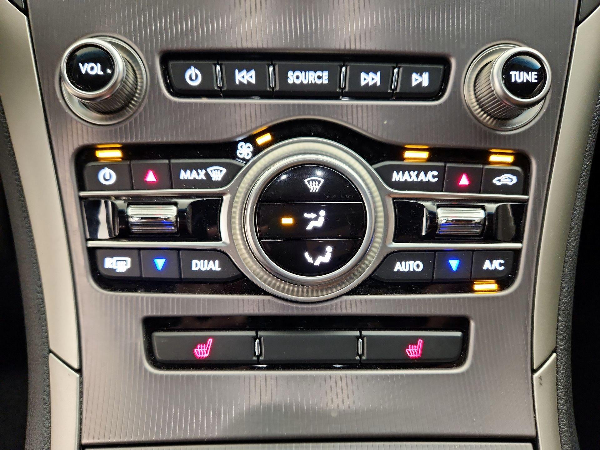 Thumbnail: 2020 Lincoln MKZ - 17