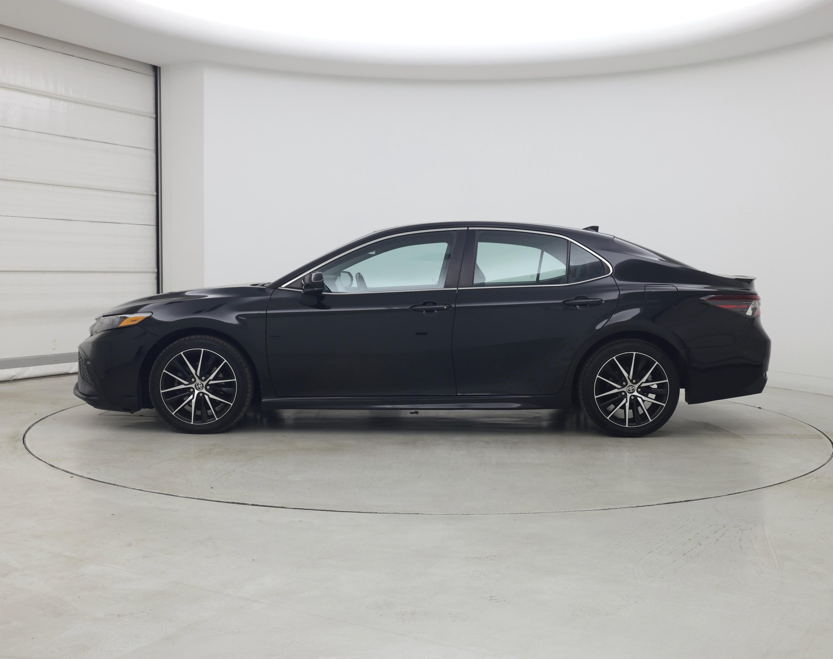 Thumbnail: 2021 Toyota Camry - 3