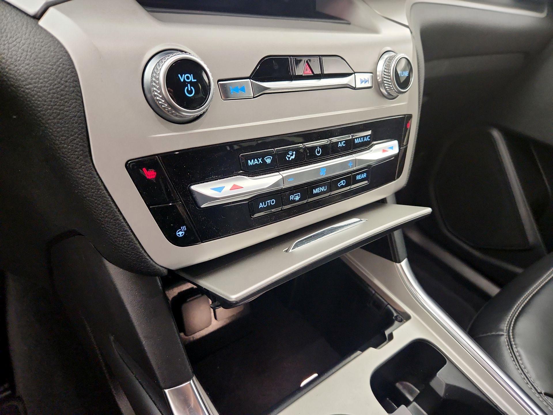 Thumbnail: 2023 Ford Explorer - 16