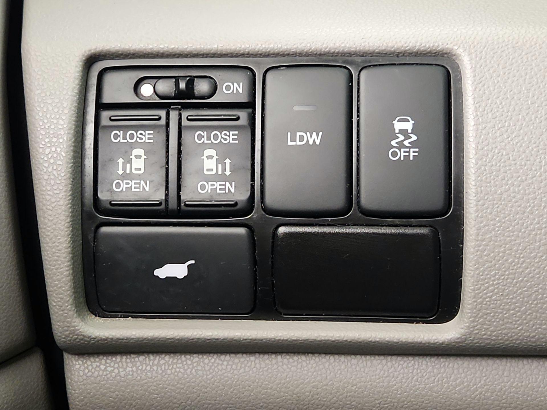 Thumbnail: 2015 Honda Odyssey - 11