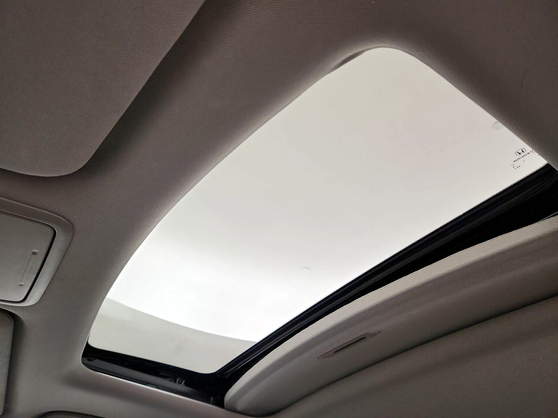 Thumbnail: 2015 Honda Odyssey - 17