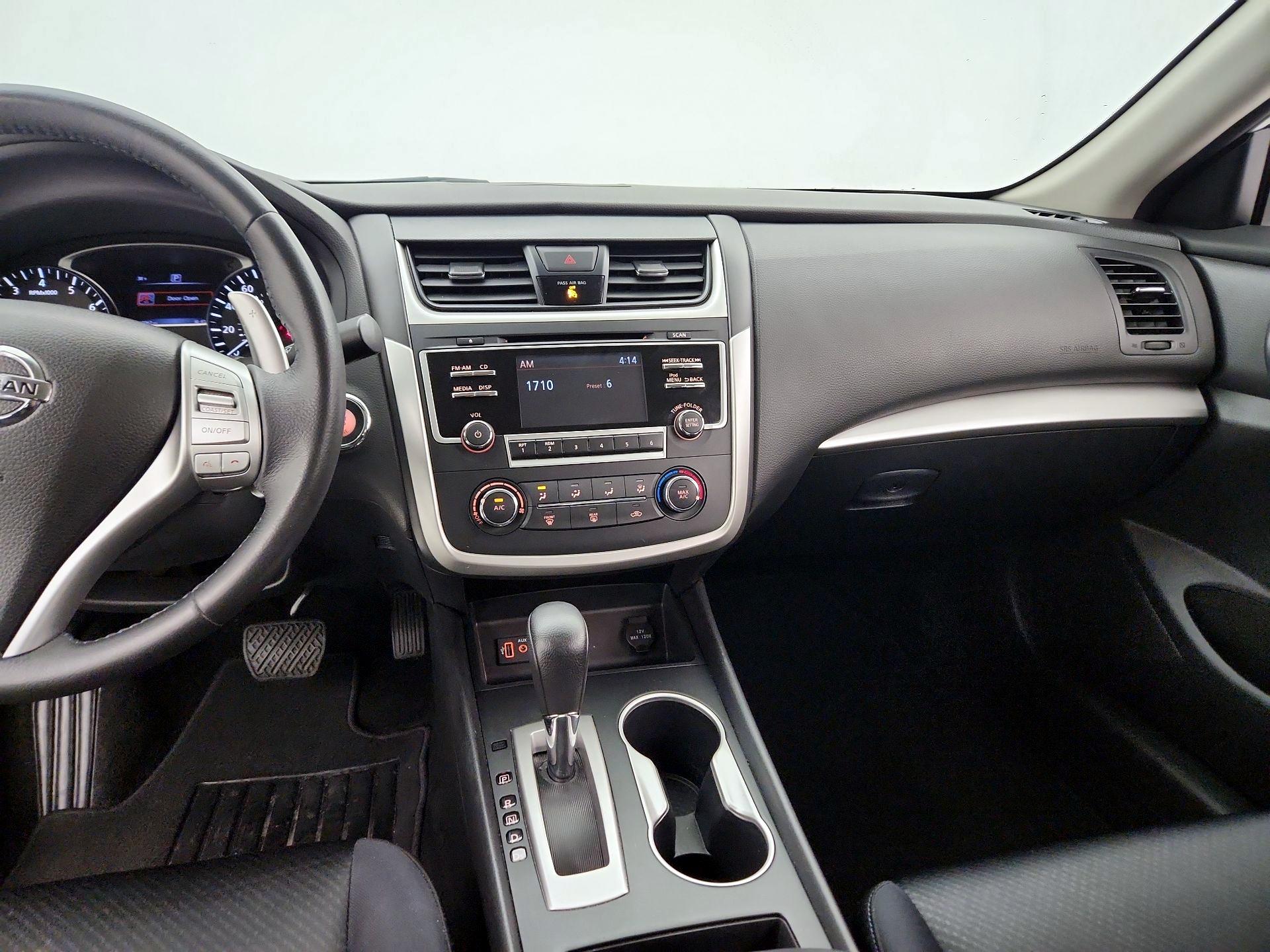 Thumbnail: 2017 Nissan Altima - 9