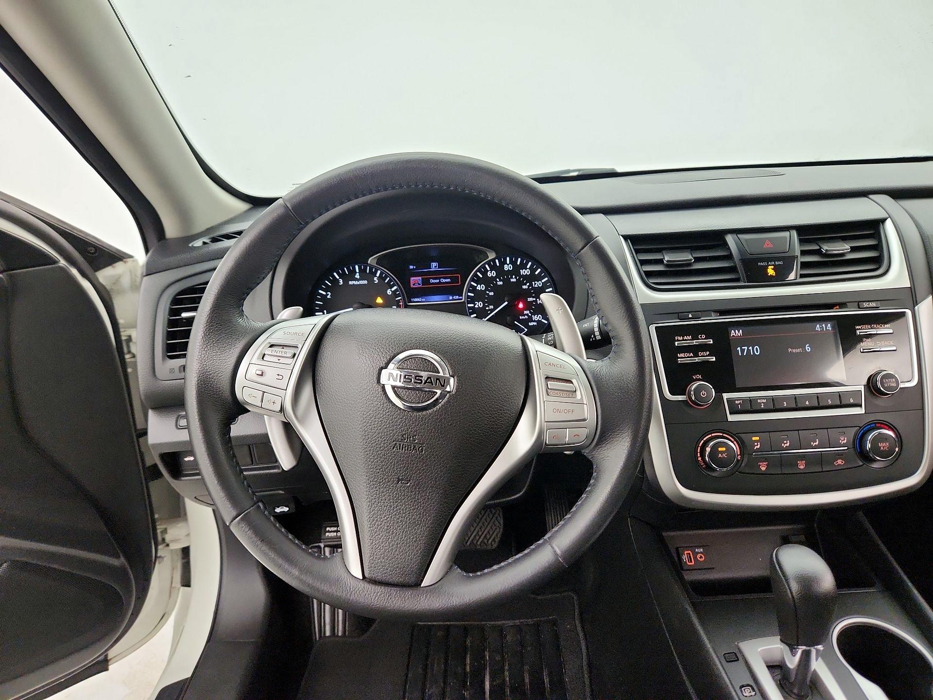 Thumbnail: 2017 Nissan Altima - 10