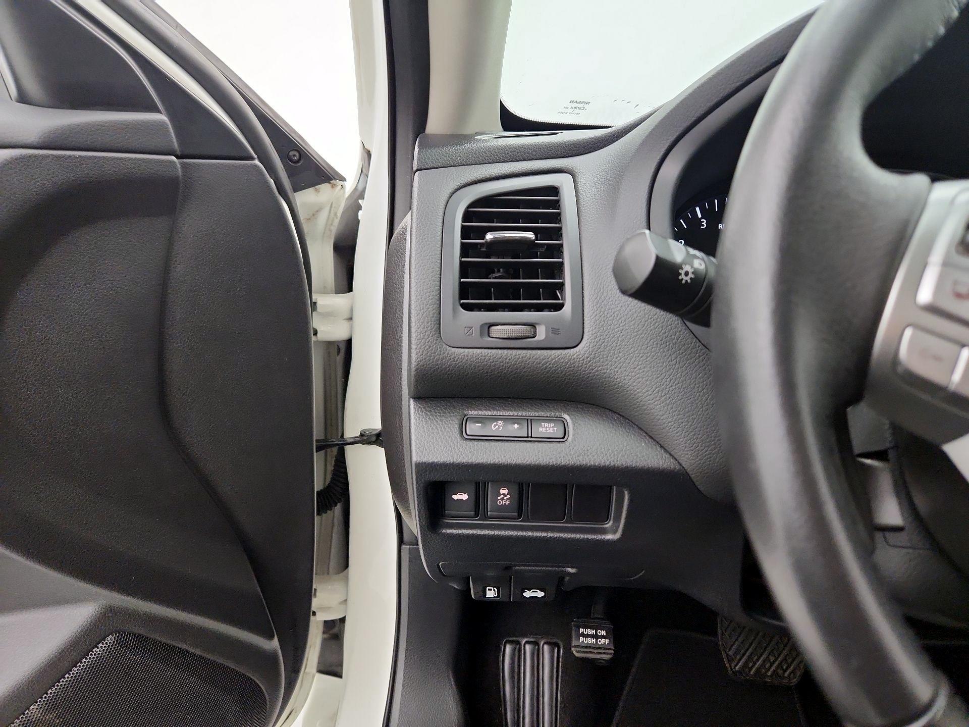 Thumbnail: 2017 Nissan Altima - 13