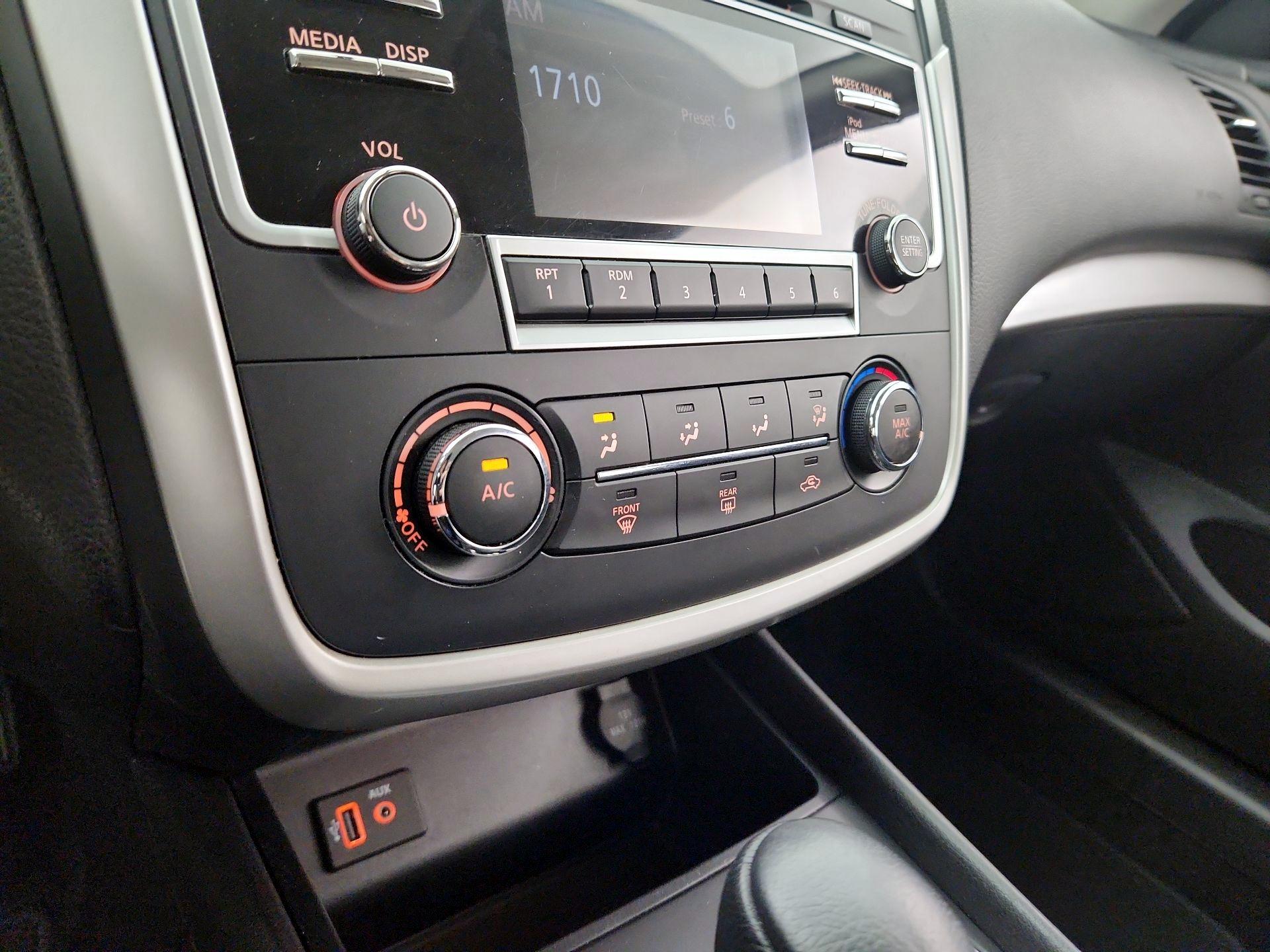 Thumbnail: 2017 Nissan Altima - 16