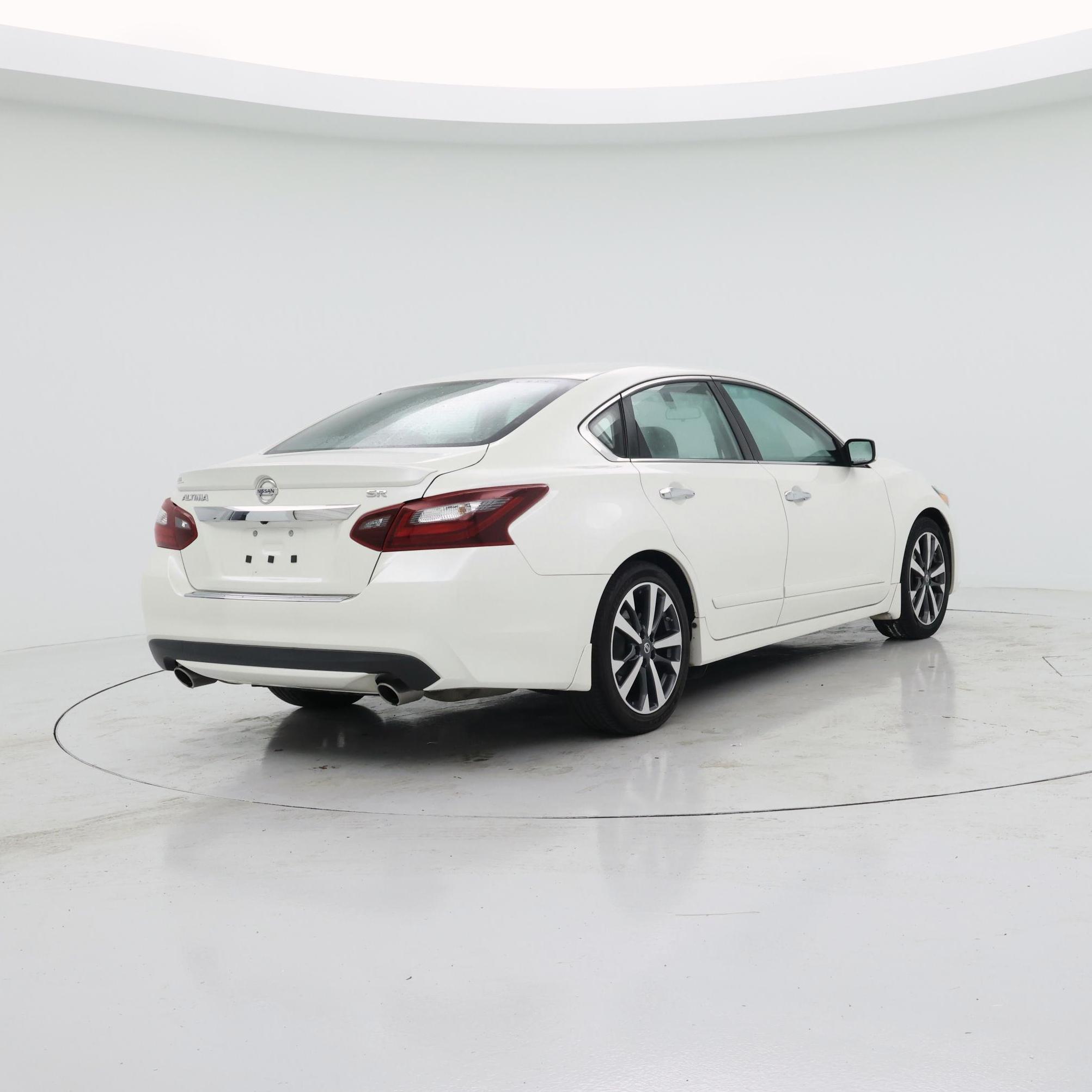 Thumbnail: 2017 Nissan Altima - 8