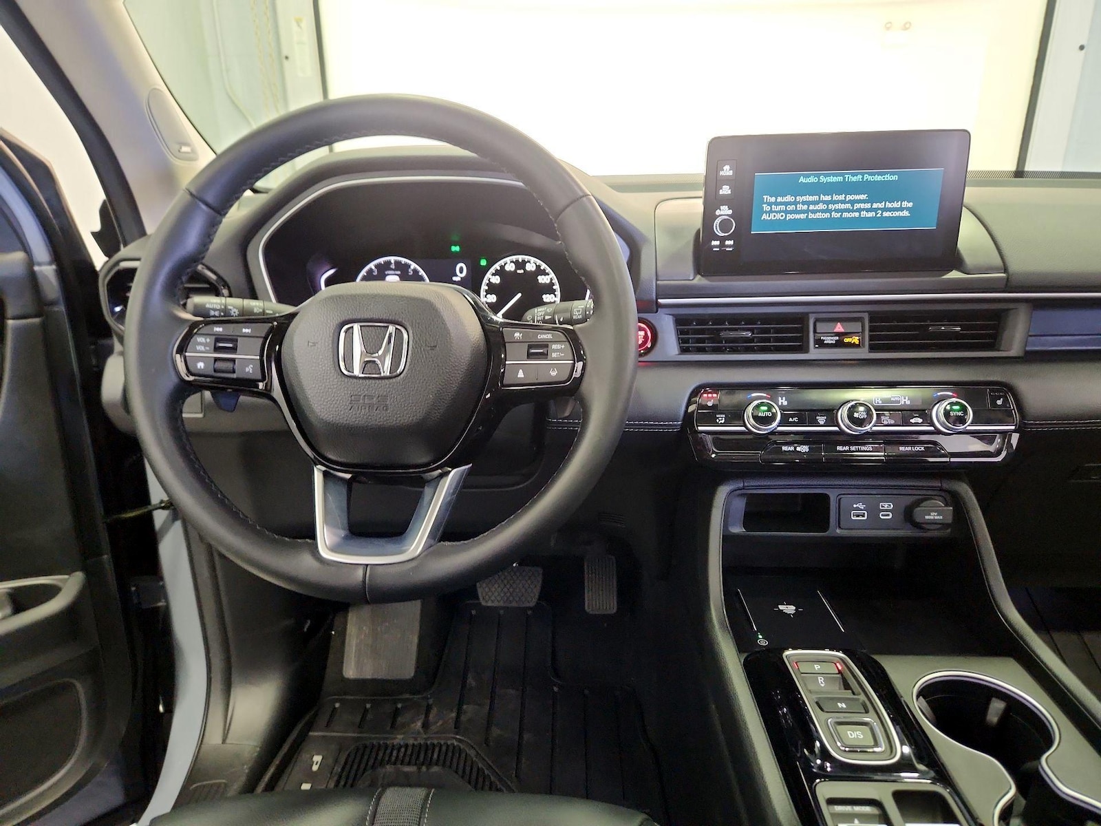 2025 Honda Pilot Touring - Photo 10