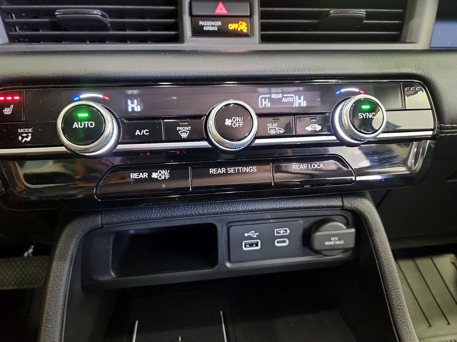2025 Honda Pilot Touring - Photo 17