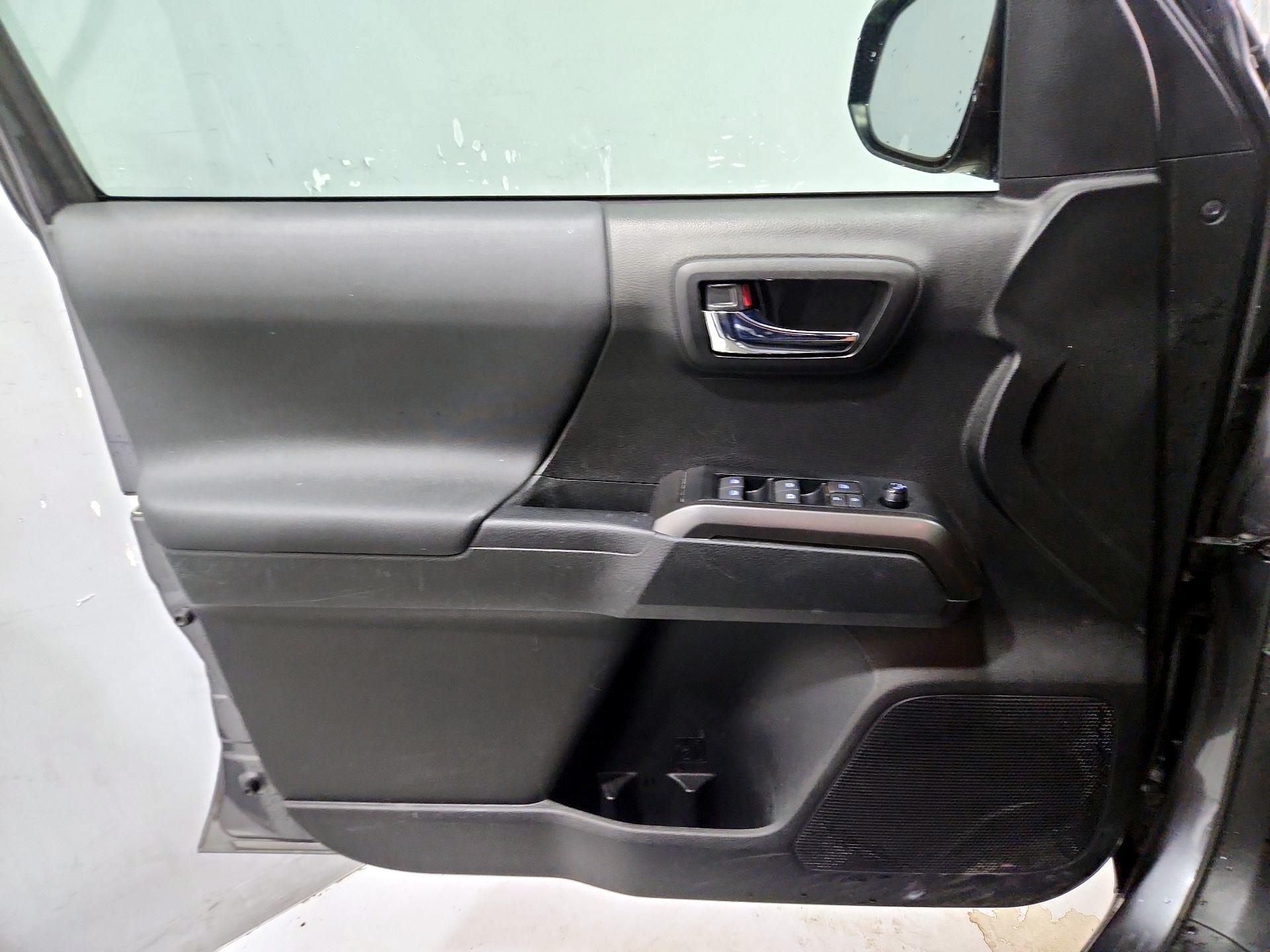 Thumbnail: 2022 Toyota Tacoma - 12