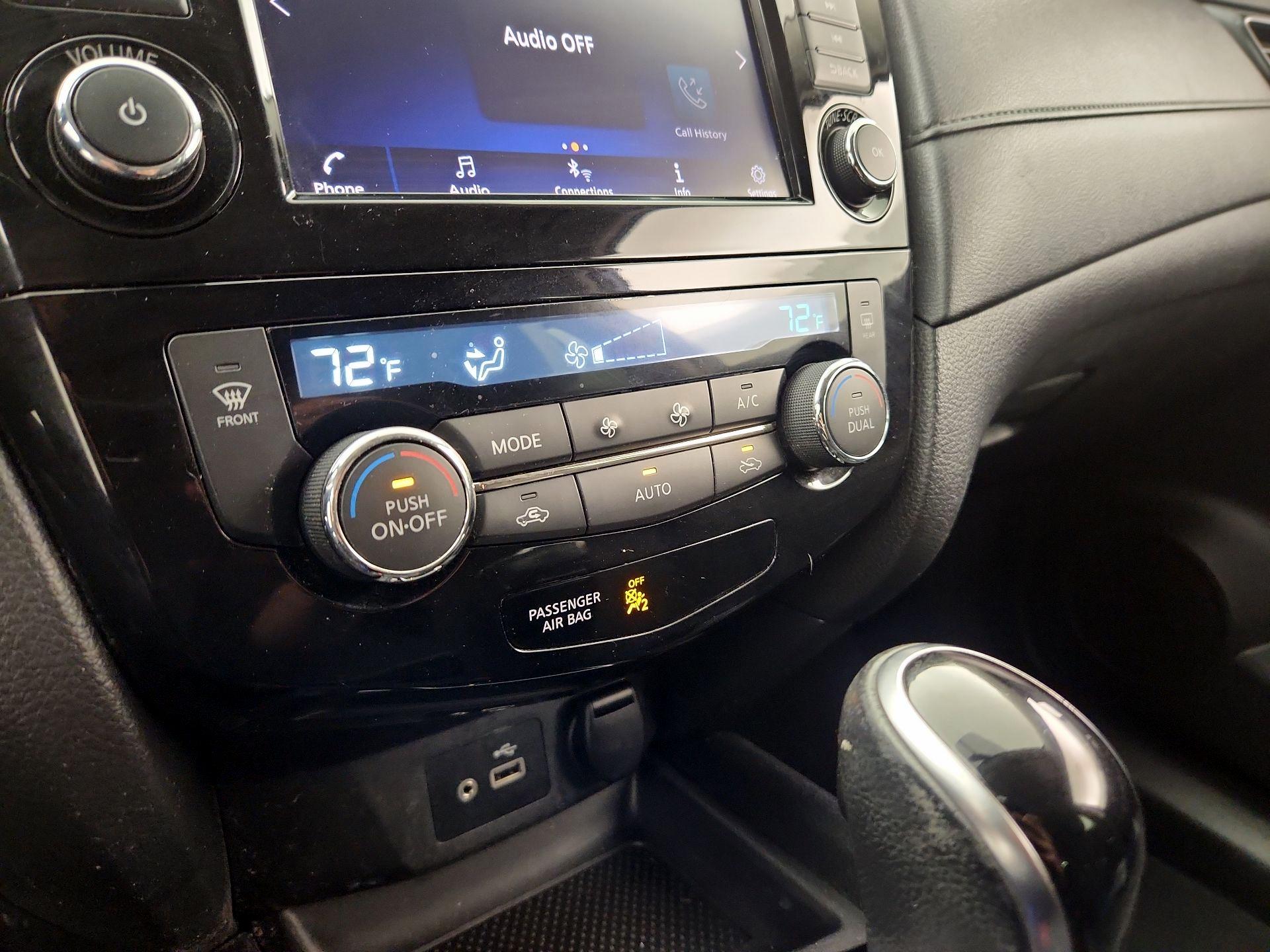 Thumbnail: 2018 Nissan Rogue - 16