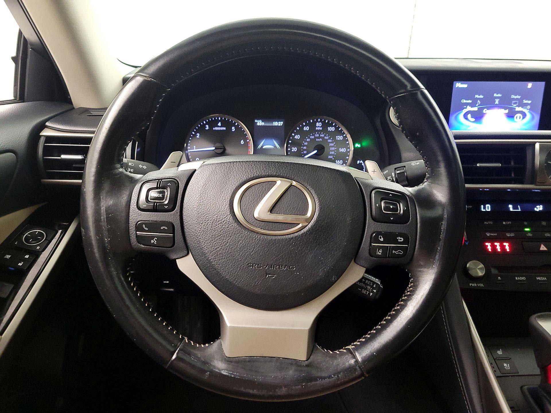 Thumbnail: 2018 Lexus IS - 10