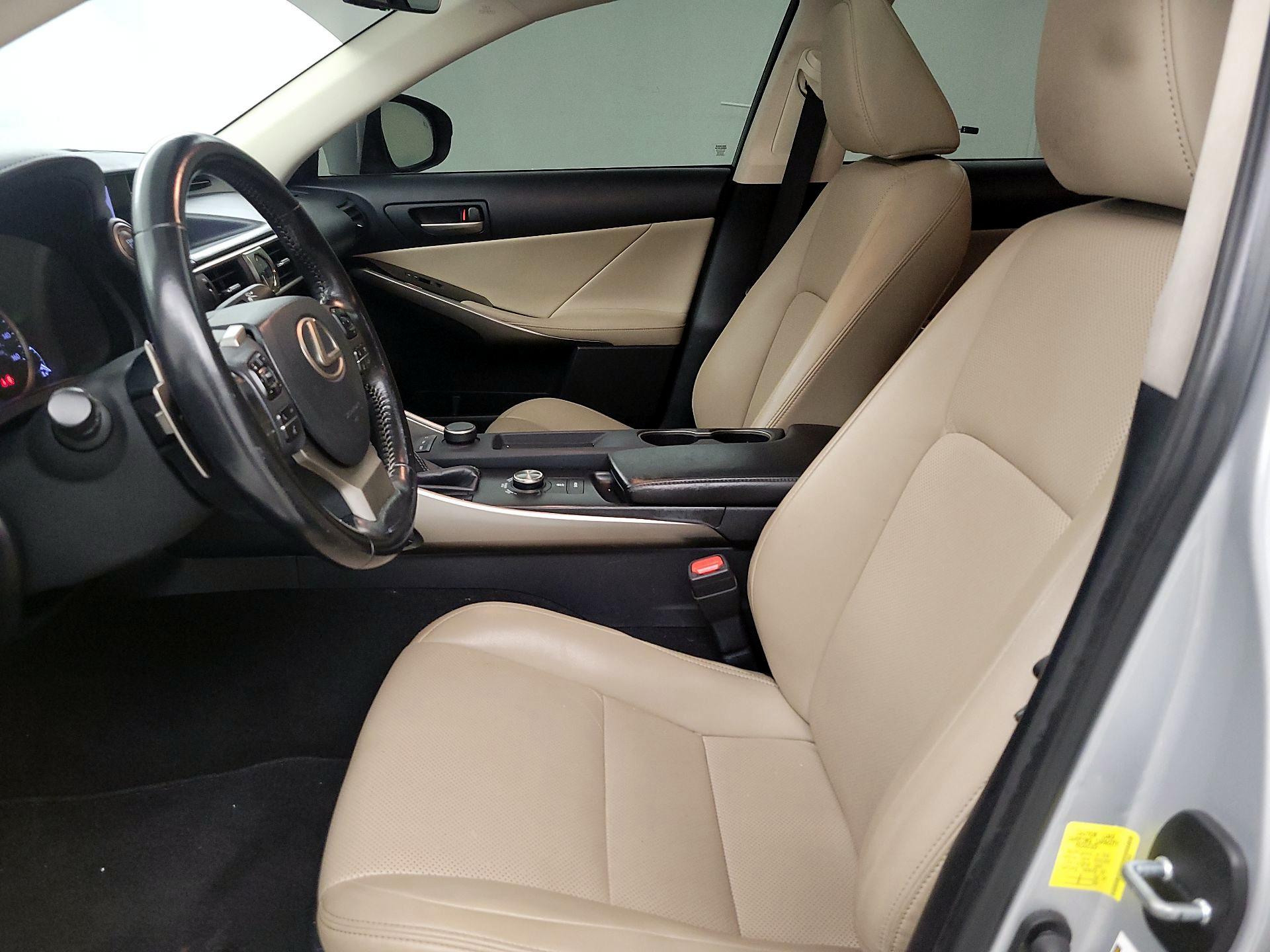 Thumbnail: 2018 Lexus IS - 11