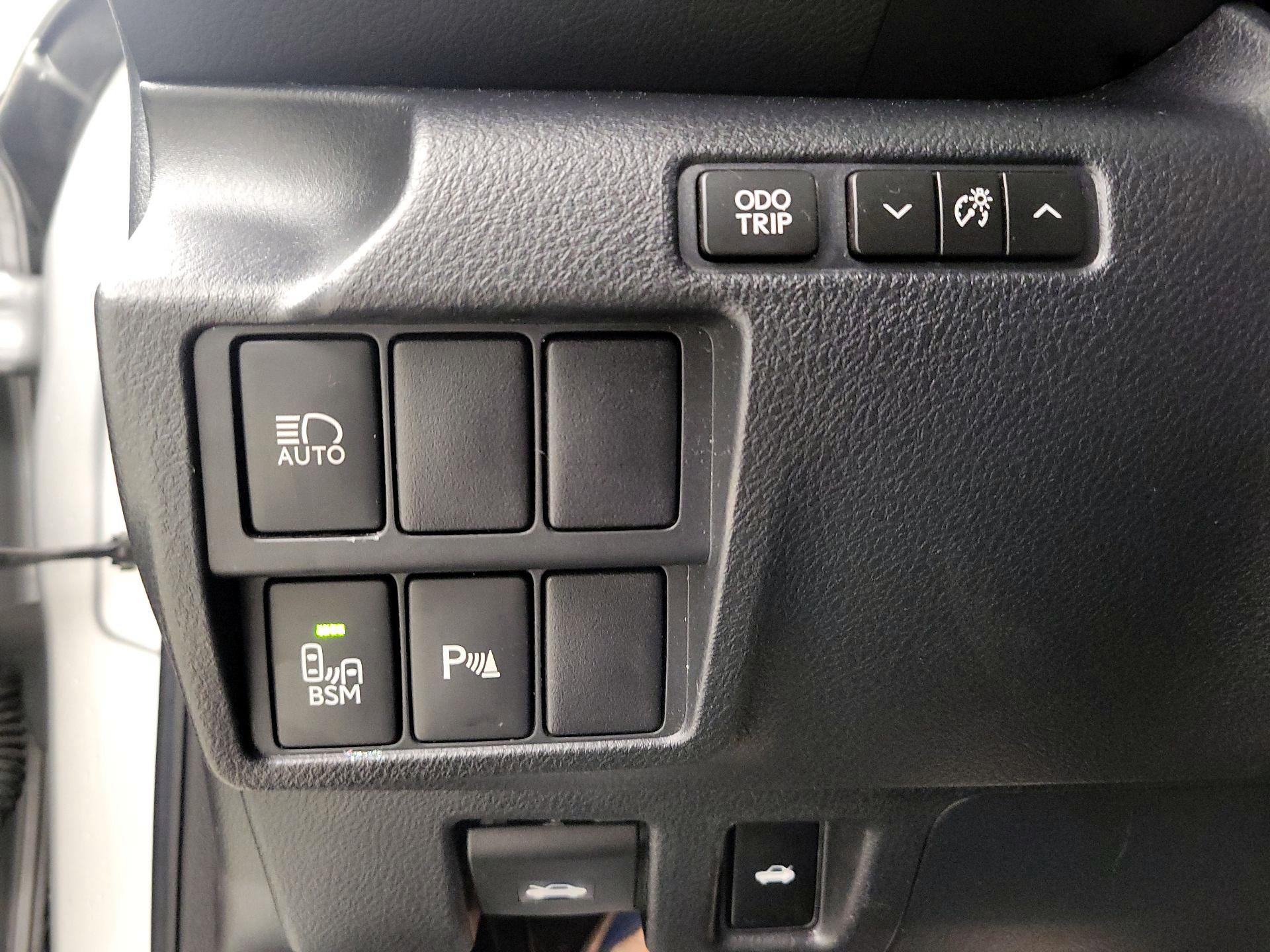 Thumbnail: 2018 Lexus IS - 13